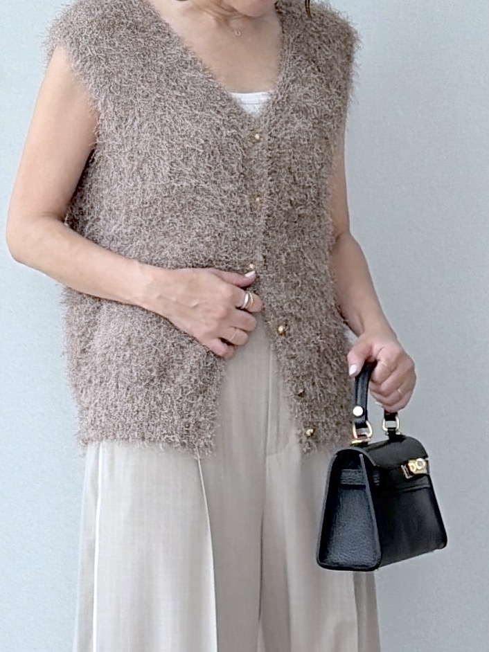 yoshikadoさんの「DRESSTERIOR｜フェザーヤーン2WAYニットプルオーバー」を使ったコーディネート
