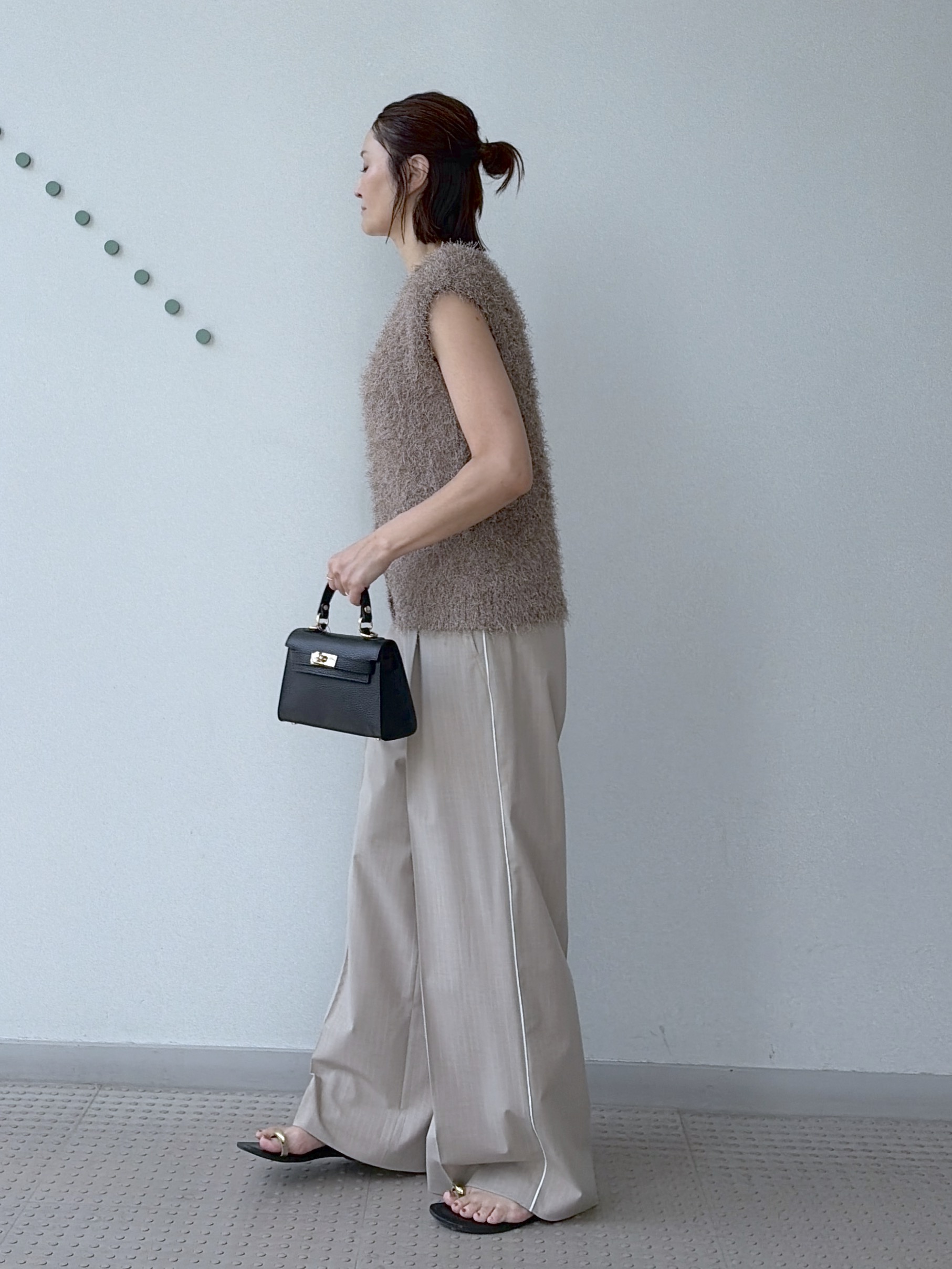 yoshikadoさんの「DRESSTERIOR｜フェザーヤーン2WAYニットプルオーバー」を使ったコーディネート