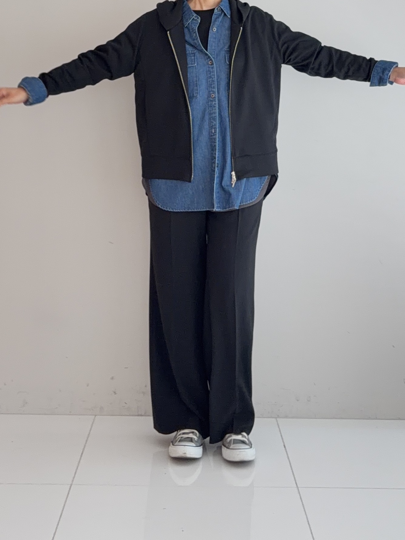 murayamaさんの「INDIVI｜【新作登場！着る日傘】 ワイドストレートパンツ」を使ったコーディネート