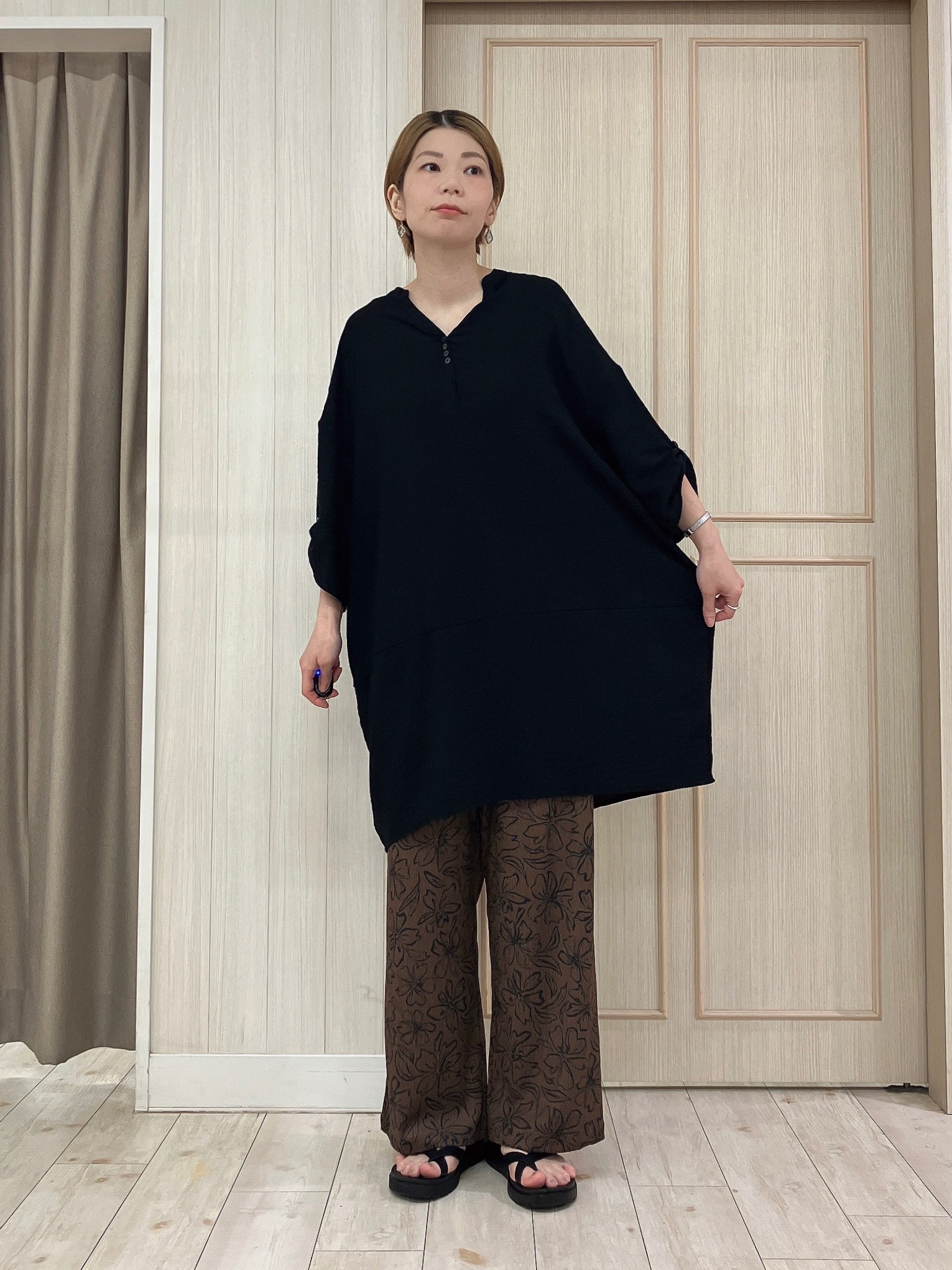Turnerさんの「SHOO･LA･RUE｜【ひんやり/S-LL/洗濯後しわになりにくい】体型カバーにも ゆるっとリラックス 7分袖チュニック」を使ったコーディネート