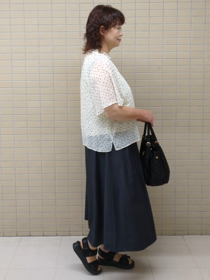 ハム太郎さんの「Reflect｜【セットアップ／手洗い可】ドット柄シアーブラウス」を使ったコーディネート