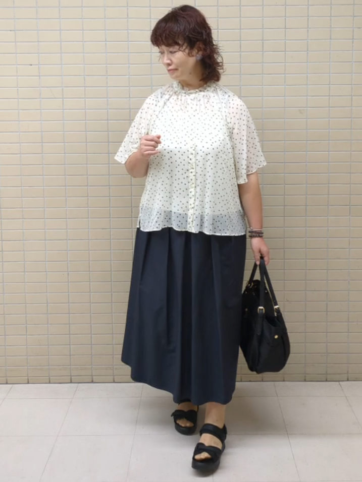 ハム太郎さんの「Reflect｜【セットアップ／手洗い可】ドット柄シアーブラウス」を使ったコーディネート