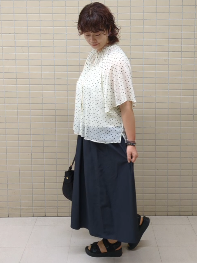 ハム太郎さんの「Reflect｜【セットアップ／手洗い可】ドット柄シアーブラウス」を使ったコーディネート