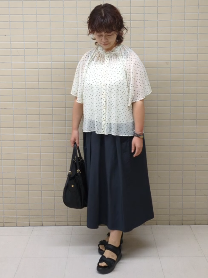 ハム太郎さんの「Reflect｜【セットアップ／手洗い可】ドット柄シアーブラウス」を使ったコーディネート