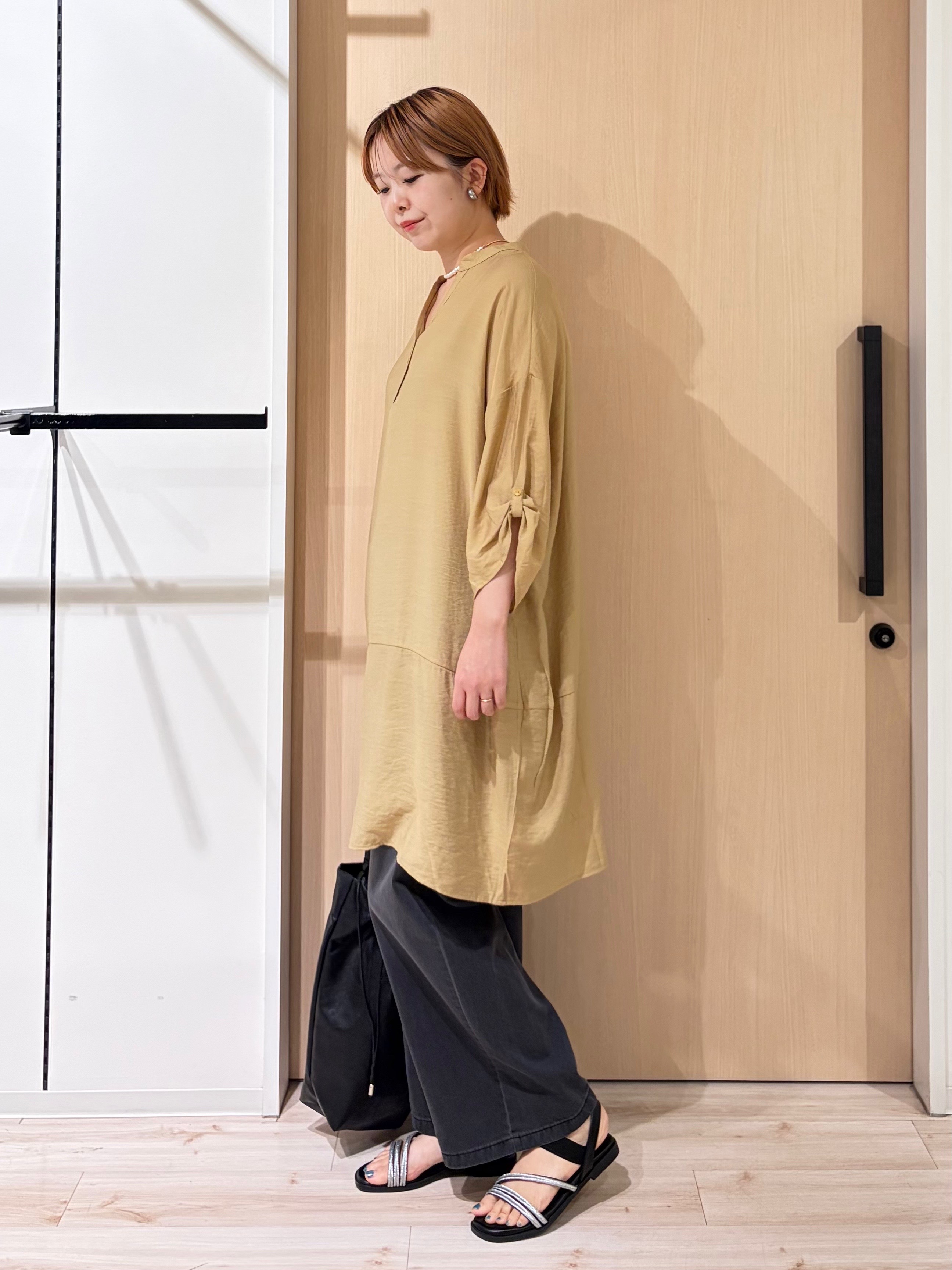 ひらしーさんの「SHOO･LA･RUE｜【ひんやり/S-LL/洗濯後しわになりにくい】体型カバーにも ゆるっとリラックスチュニック」を使ったコーディネート