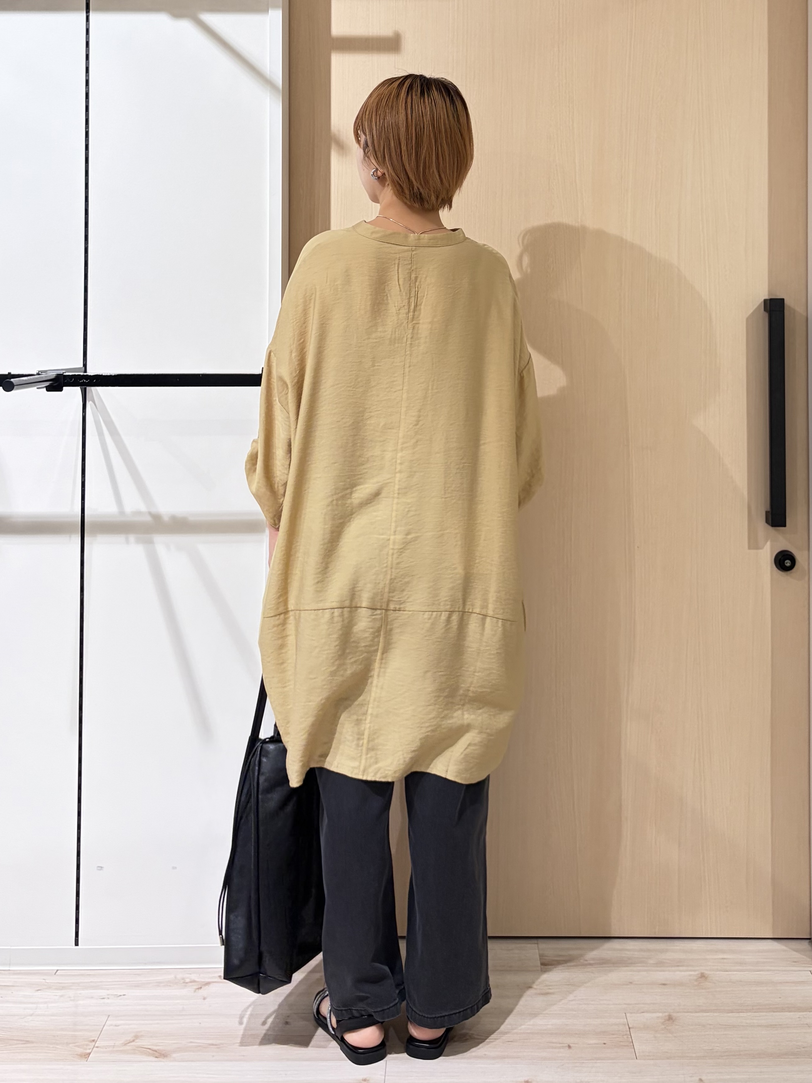 ひらしーさんの「SHOO･LA･RUE｜【ひんやり/S-LL/洗濯後しわになりにくい】体型カバーにも ゆるっとリラックスチュニック」を使ったコーディネート