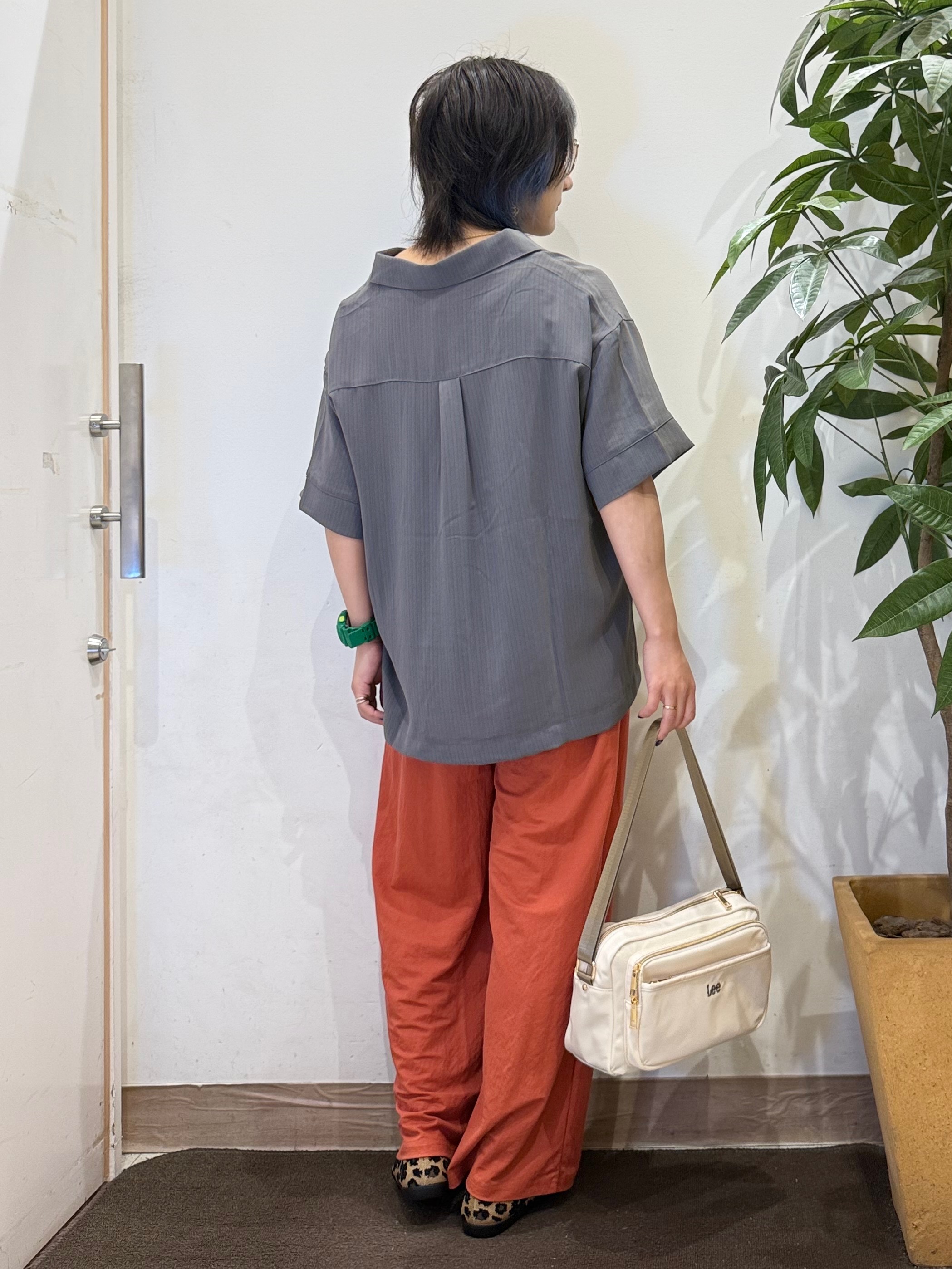 misakiさんの「SHOO･LA･RUE｜【通気性〇/ひんやり/S-LL】洗濯後しわになりにくい とろみストライプシャツ」を使ったコーディネート