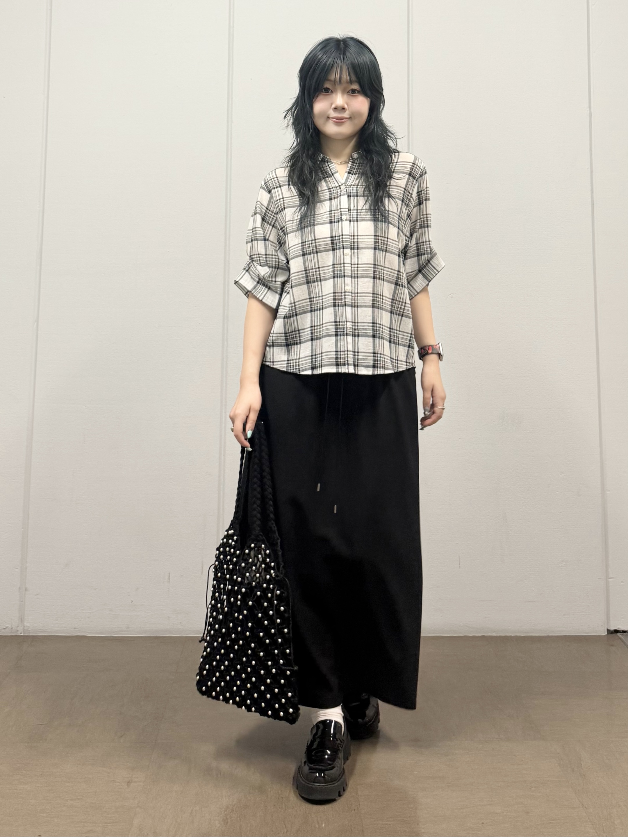 mizukiさんの「INDIVI｜【コットン100％／透け感／2WAY】袖アレンジ チェックシャツ」を使ったコーディネート