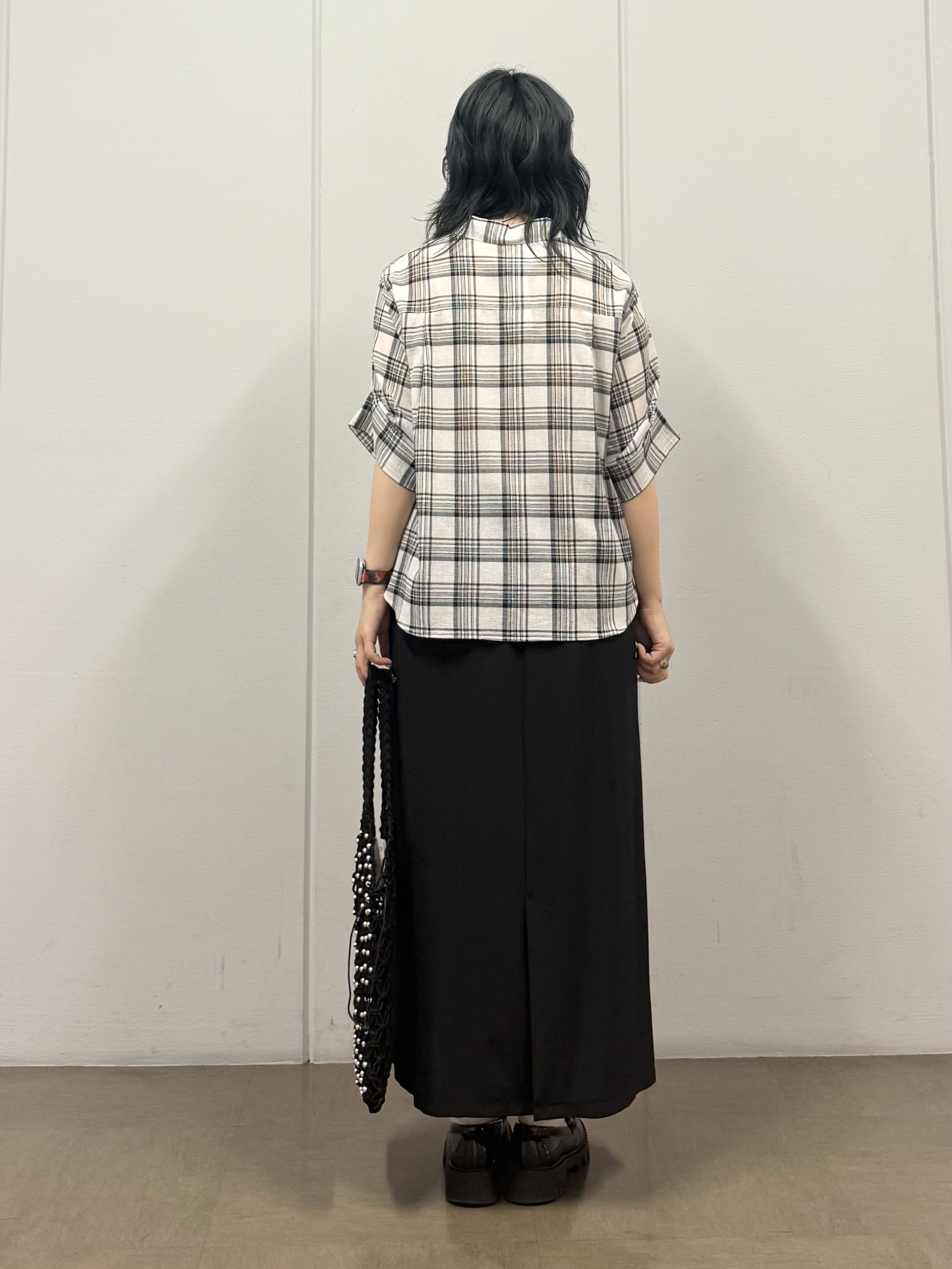 mizukiさんの「INDIVI｜【コットン100％／透け感／2WAY】袖アレンジ チェックシャツ」を使ったコーディネート