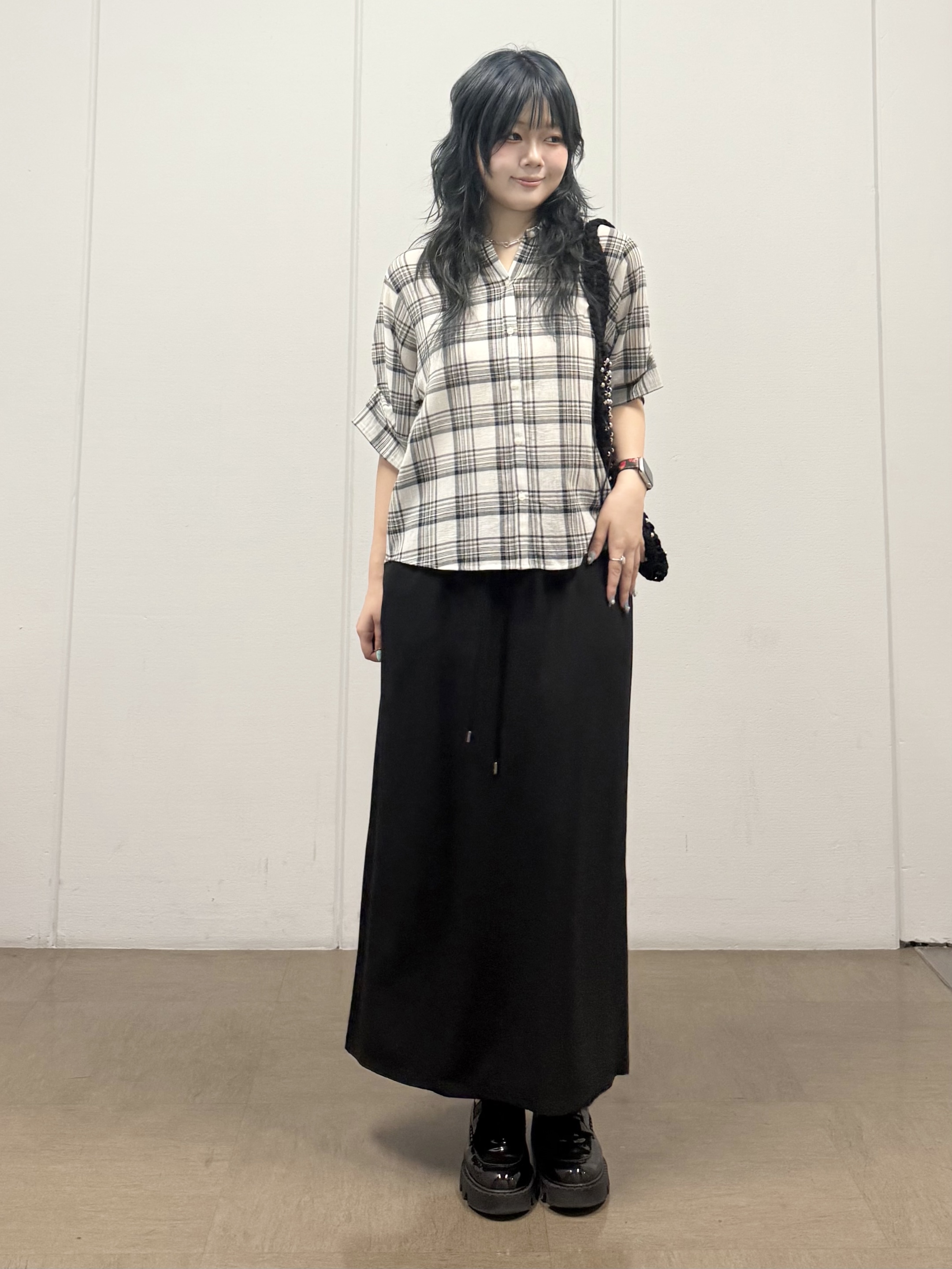 mizukiさんの「INDIVI｜【コットン100％／透け感／2WAY】袖アレンジ チェックシャツ」を使ったコーディネート