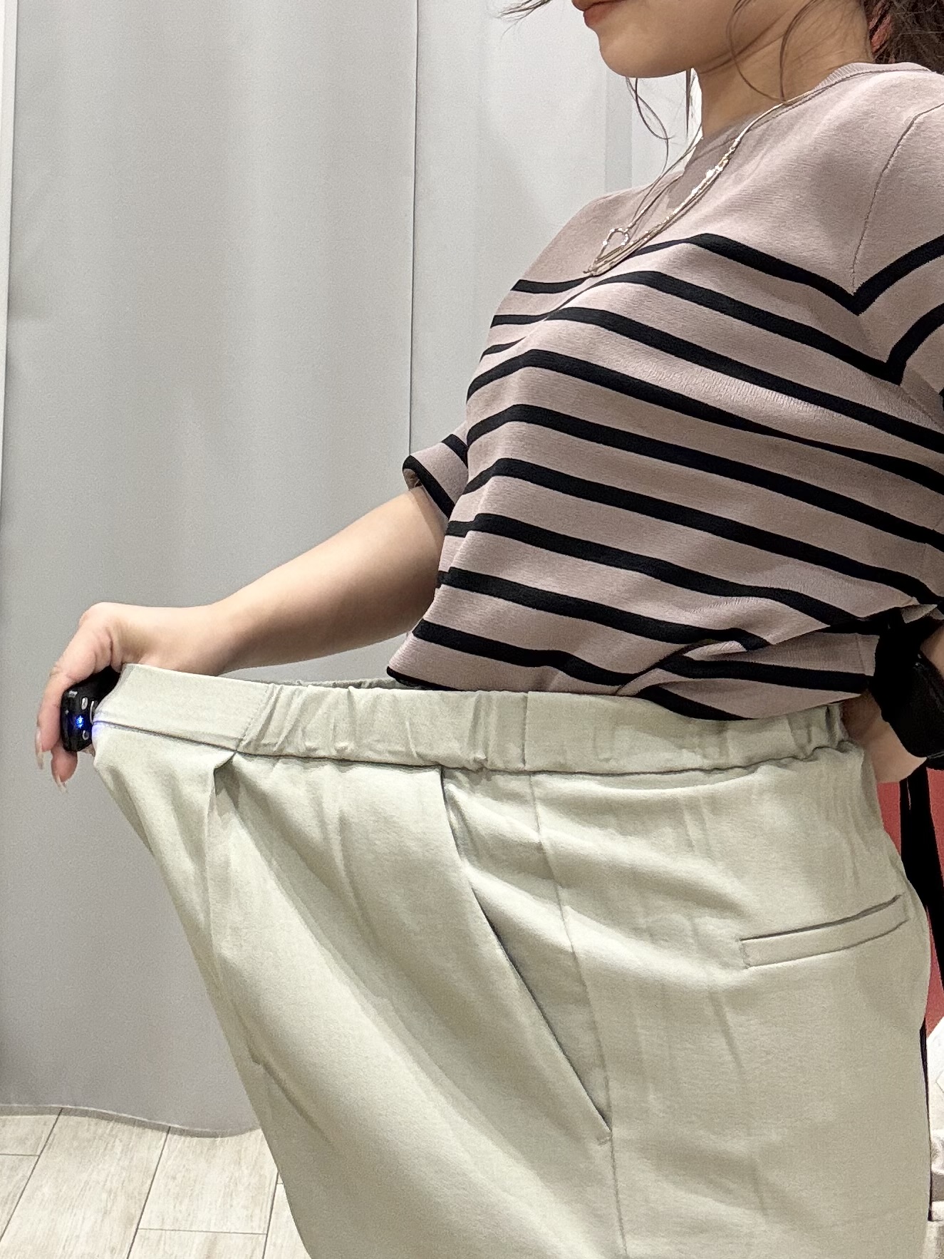 shioさんの「SHOO･LA･RUE｜【ガンガン洗える/ひんやり/UV/毛玉になりにくい】上半身すっきり 二の腕見せない5分袖ニット」を使ったコーディネート