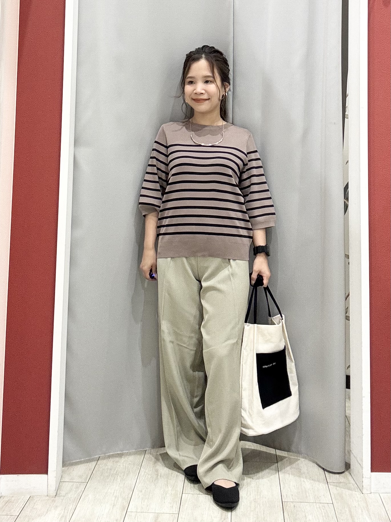 shioさんの「SHOO･LA･RUE｜【ガンガン洗える/ひんやり/UV/毛玉になりにくい】上半身すっきり 二の腕見せない5分袖ニット」を使ったコーディネート