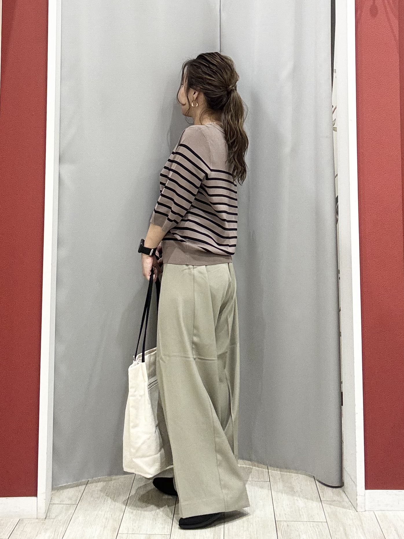 shioさんの「SHOO･LA･RUE｜【ガンガン洗える/ひんやり/UV/毛玉になりにくい】上半身すっきり 二の腕見せない5分袖ニット」を使ったコーディネート