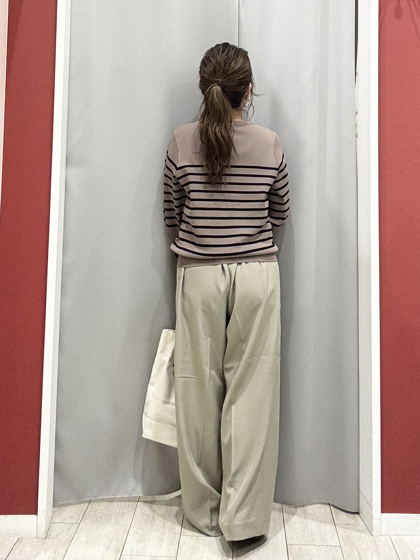 shioさんの「SHOO･LA･RUE｜【ガンガン洗える/ひんやり/UV/毛玉になりにくい】上半身すっきり 二の腕見せない5分袖ニット」を使ったコーディネート