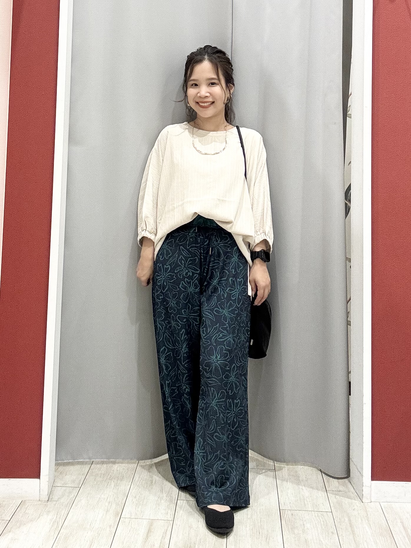 shioさんの「SHOO･LA･RUE｜【インせず着られる/洗濯後しわになりにくい】しぼしぼドルマンブラウス」を使ったコーディネート