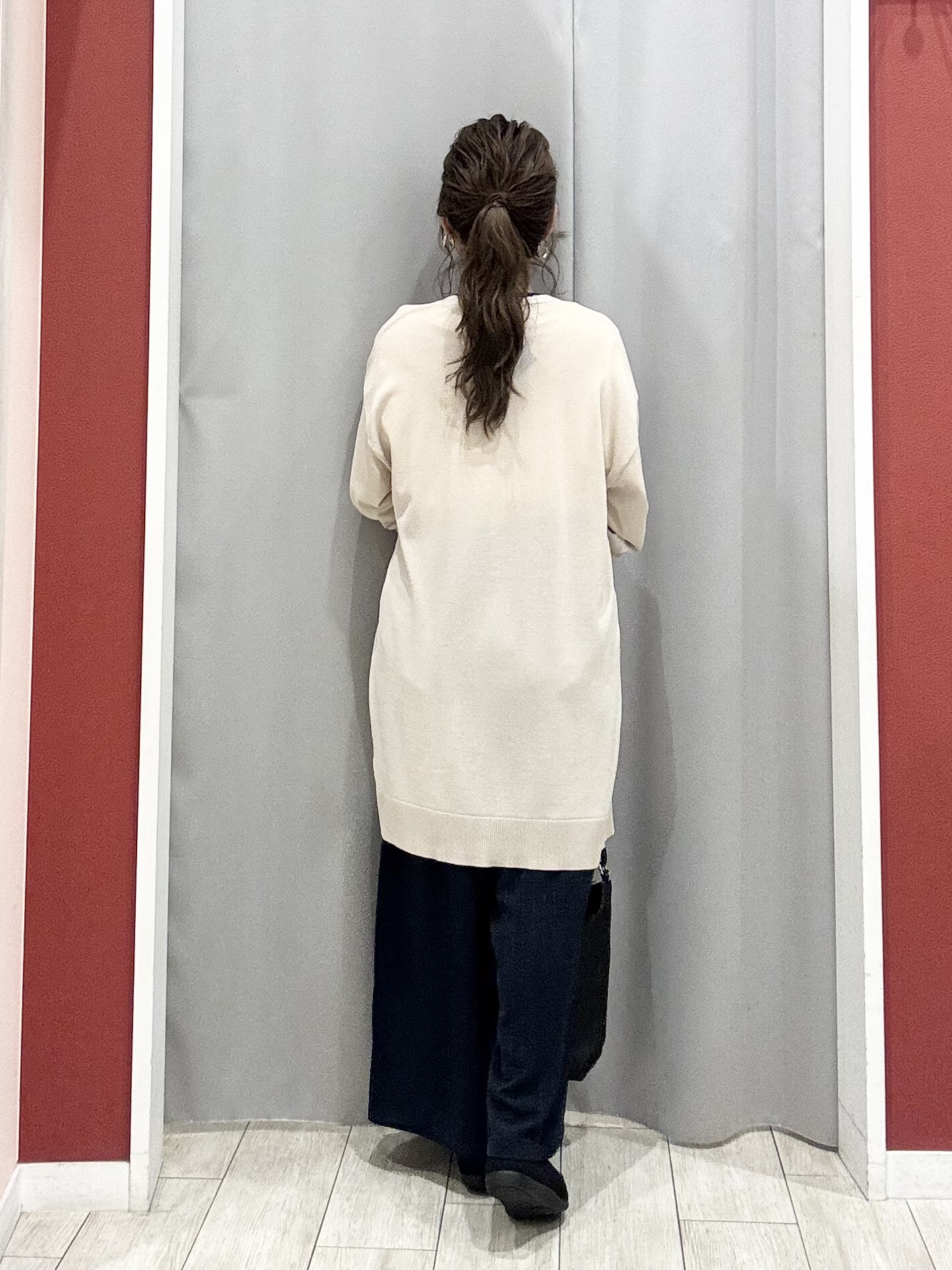 shioさんの「SHOO･LA･RUE｜【お袖丈選べる/UV/毛玉になりにくい】配色デザインがポイント ひんやりボタンレスカーディガン」を使ったコーディネート