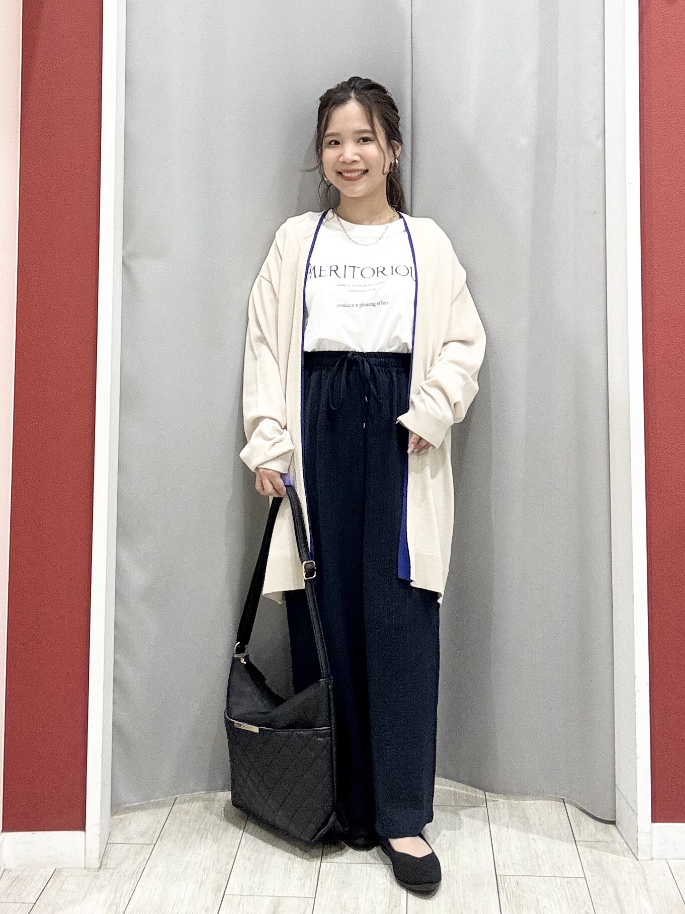 shioさんの「SHOO･LA･RUE｜【お袖丈選べる/UV/毛玉になりにくい】配色デザインがポイント ひんやりボタンレスカーディガン」を使ったコーディネート