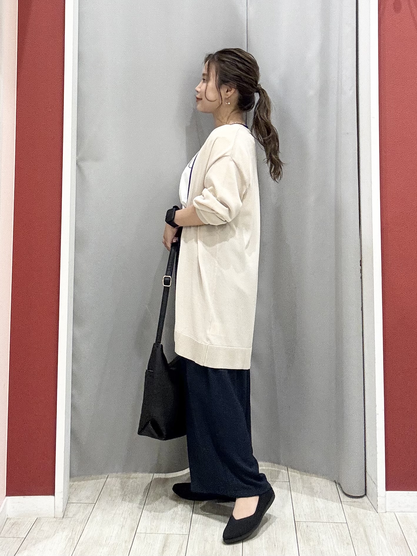 shioさんの「SHOO･LA･RUE｜【お袖丈選べる/UV/毛玉になりにくい】配色デザインがポイント ひんやりボタンレスカーディガン」を使ったコーディネート