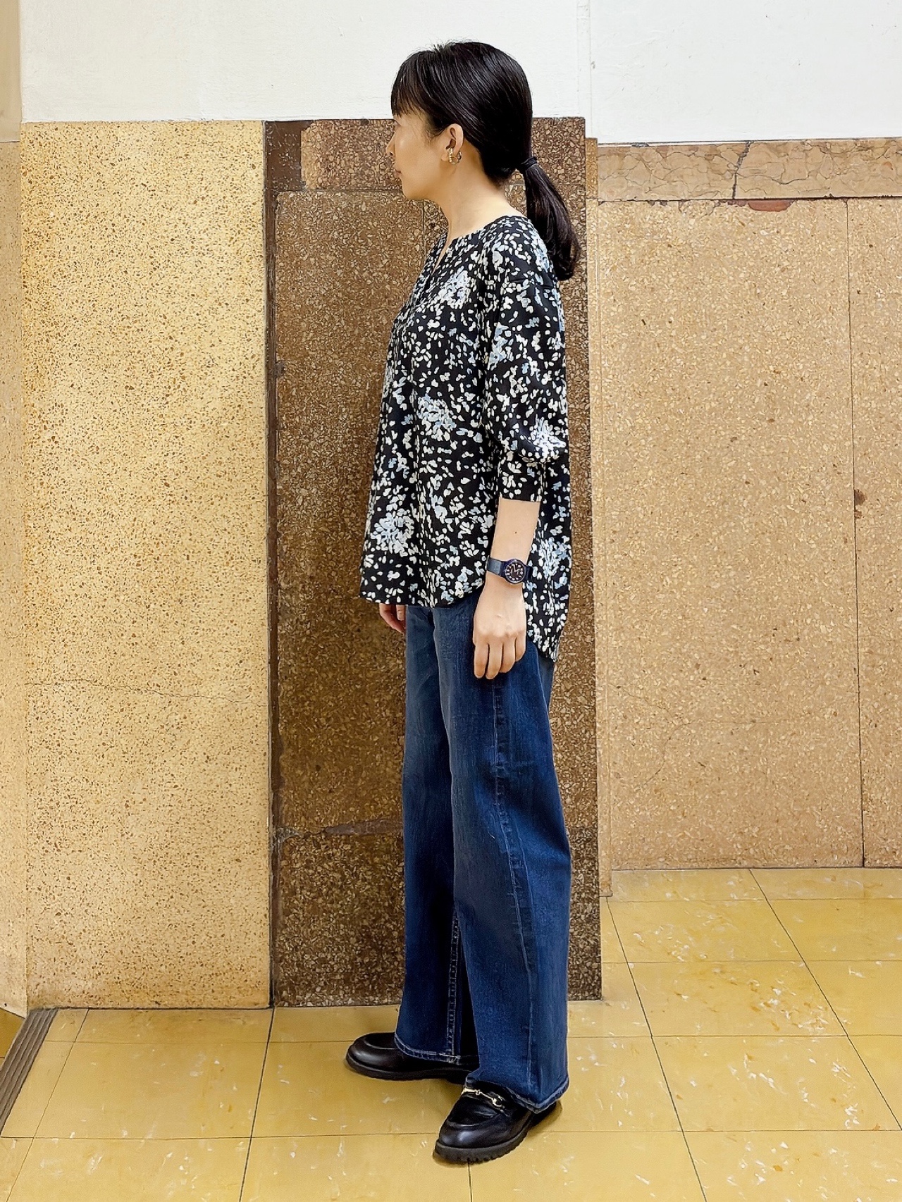 hattoriさんの「INDIVI｜【褒められデニム】ワイドストレート デニムパンツ」を使ったコーディネート