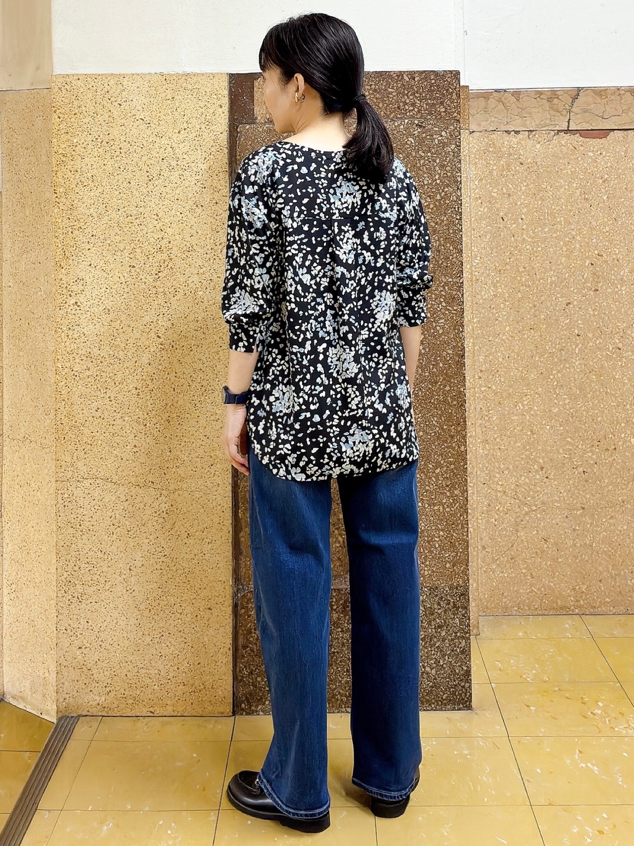 hattoriさんの「INDIVI｜【褒められデニム】ワイドストレート デニムパンツ」を使ったコーディネート