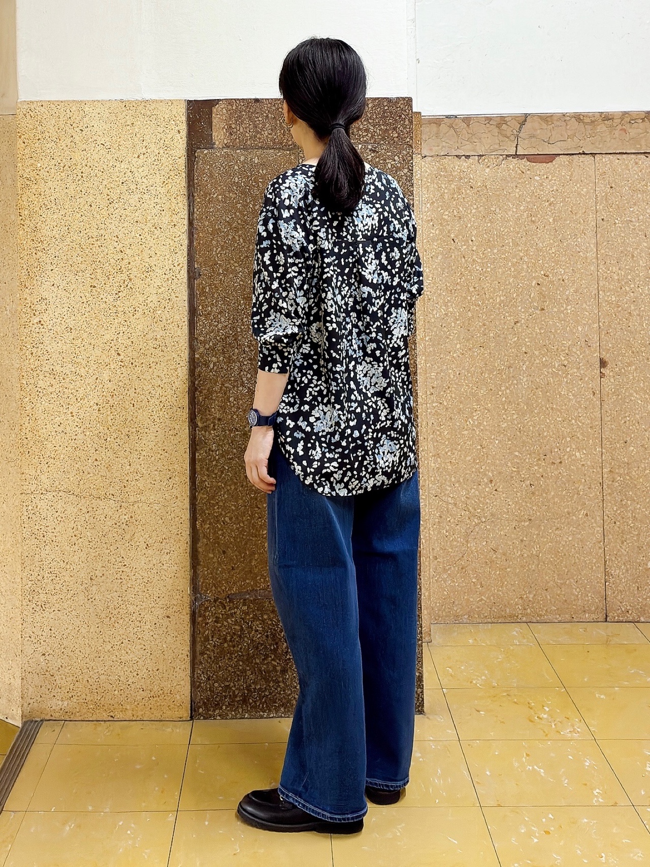 hattoriさんの「INDIVI｜【褒められデニム】ワイドストレート デニムパンツ」を使ったコーディネート