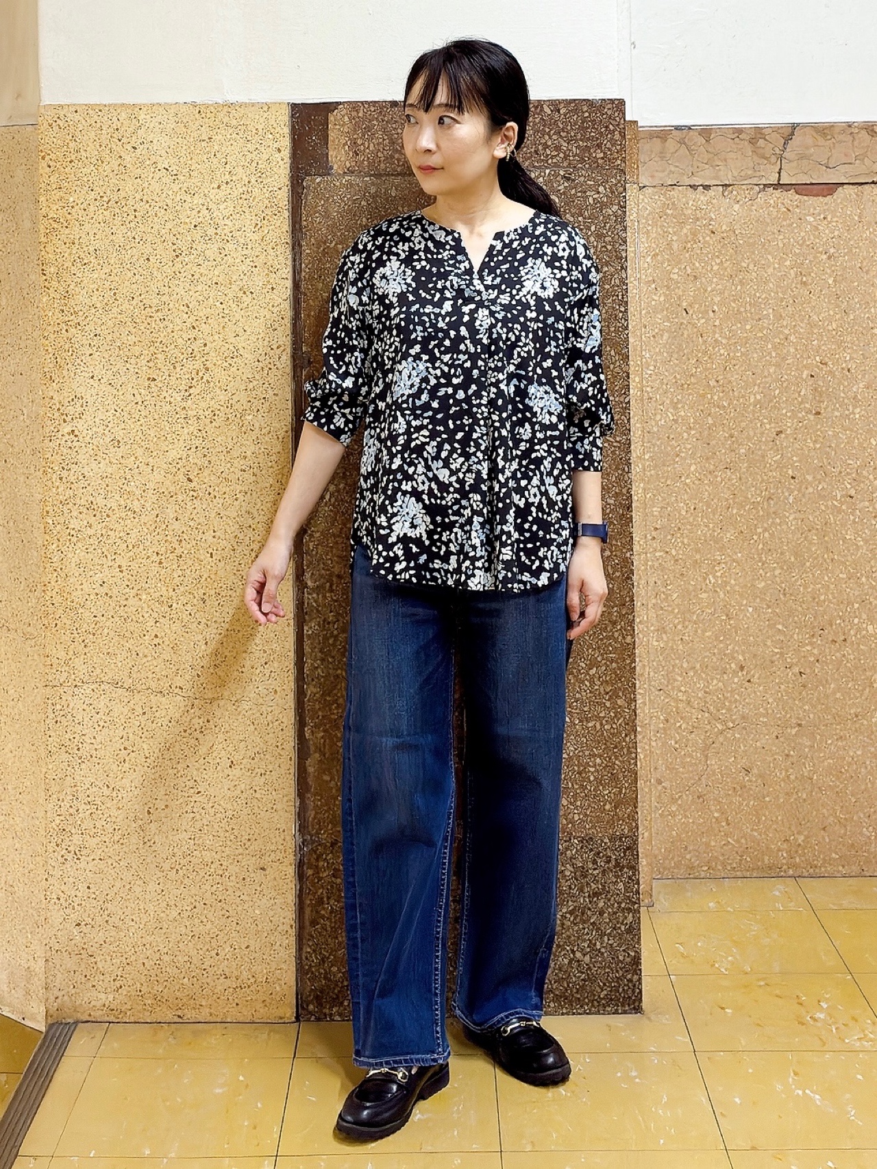 hattoriさんの「INDIVI｜【褒められデニム】ワイドストレート デニムパンツ」を使ったコーディネート