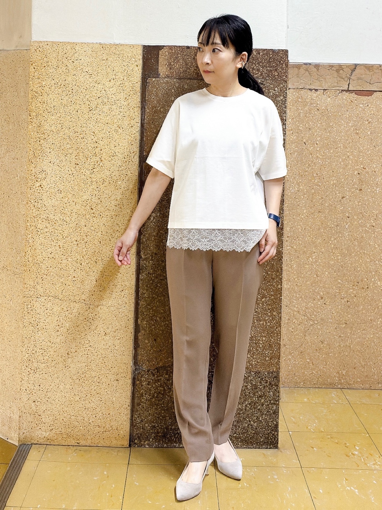hattoriさんの「INDIVI｜【汗ジミ防止／接触冷感】裾レースドルマンTシャツ」を使ったコーディネート