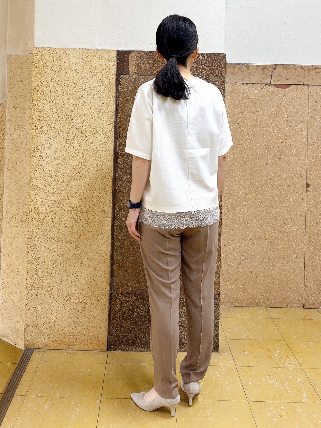 hattoriさんの「INDIVI｜【汗ジミ防止／接触冷感】裾レースドルマンTシャツ」を使ったコーディネート