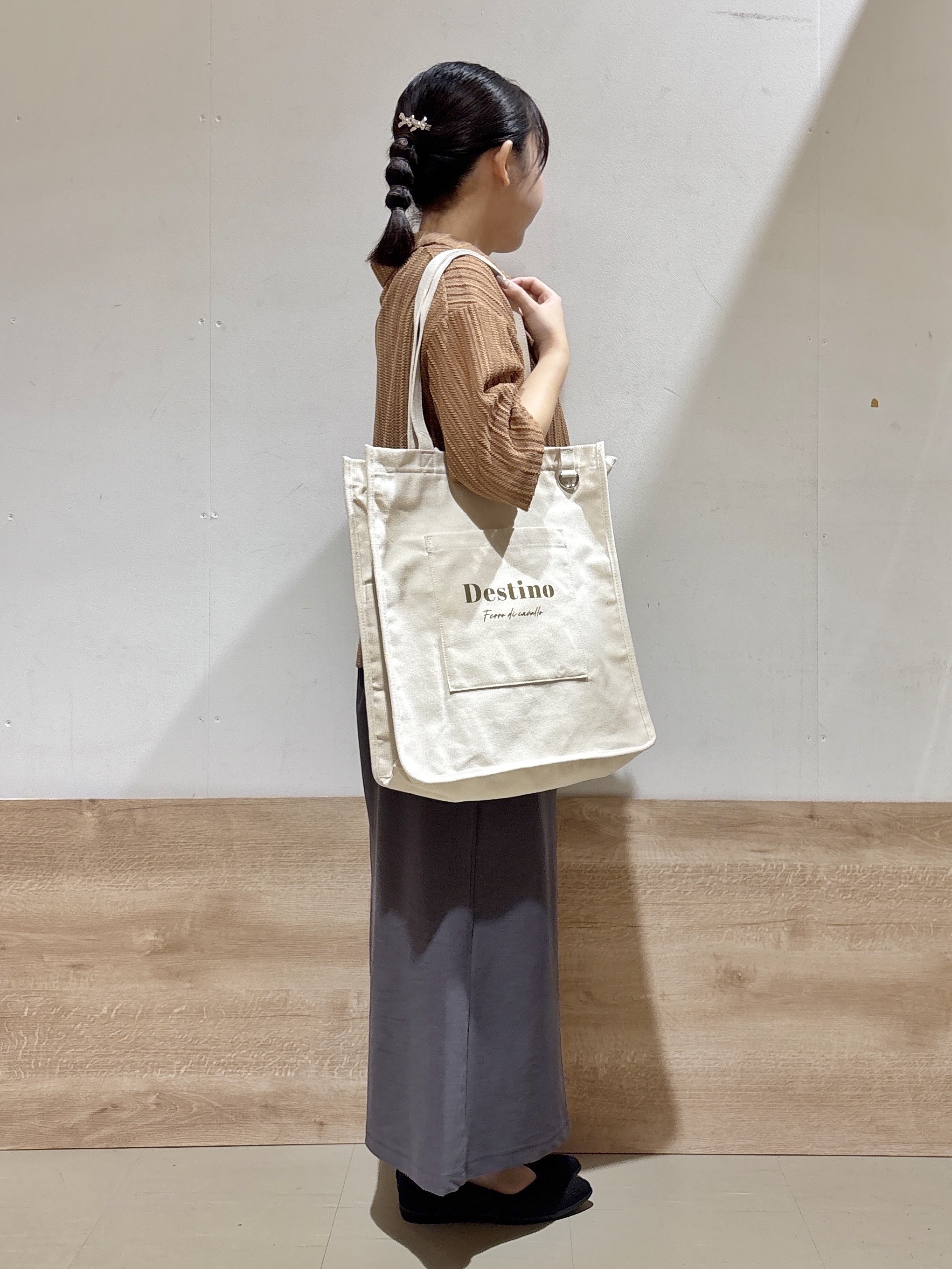るねさんの「SHOO･LA･RUE｜【洗濯機可/S-LL】軽やかで涼しげな 透かしレース風前開きシャツ」を使ったコーディネート