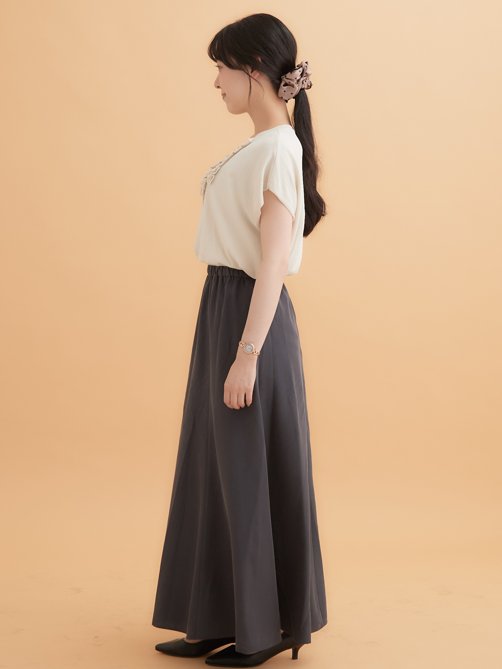 Hinaさんの「OPAQUE.CLIP｜【接触冷感／UV】フリルフレンチスリーブニット《洗濯機OK》」を使ったコーディネート