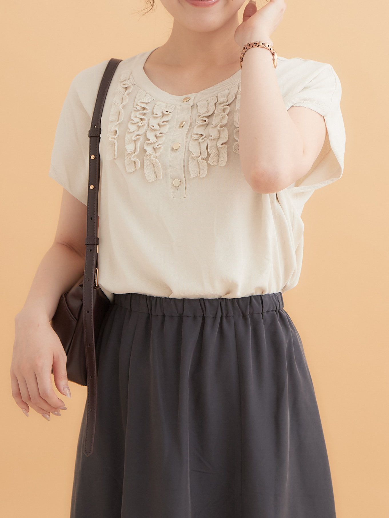 Hinaさんの「OPAQUE.CLIP｜【接触冷感／UV】フリルフレンチスリーブニット《洗濯機OK》」を使ったコーディネート