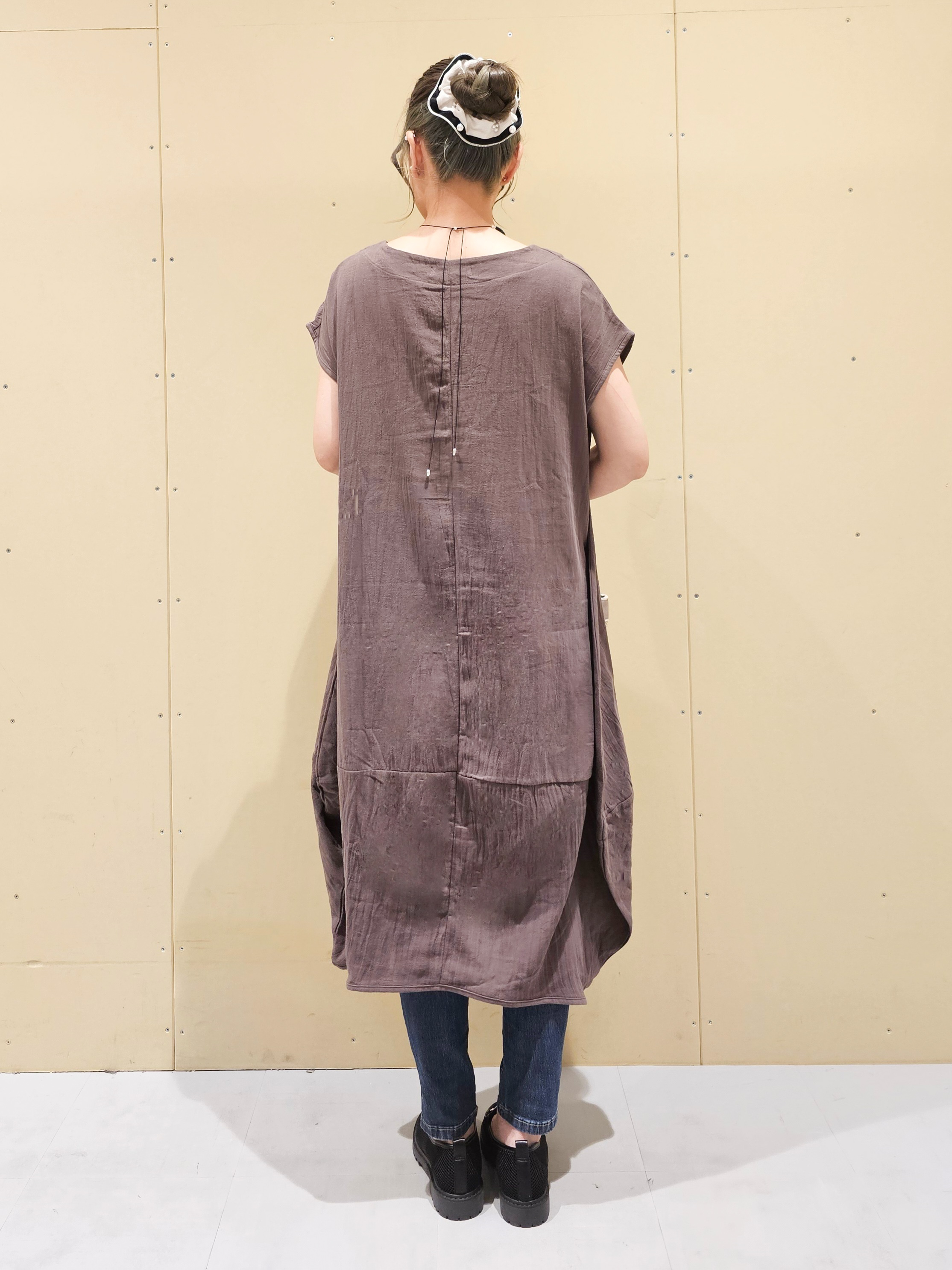ゆゆさんの「SHOO･LA･RUE｜【S-LL/洗濯機可/体型カバー】綿100％ ふんわりラインが女性らしい コクーンワンピース」を使ったコーディネート