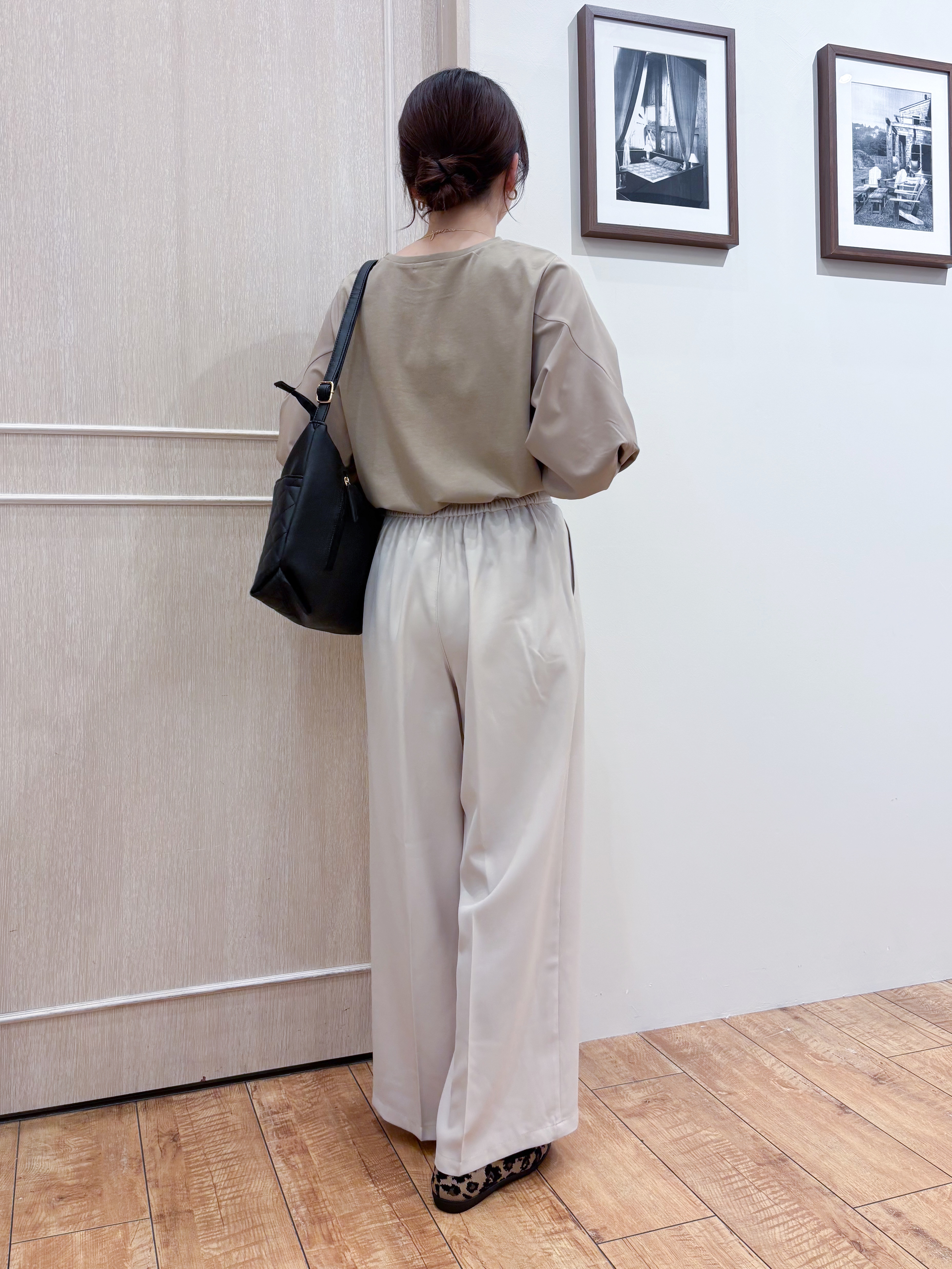 なみさんの「SHOO･LA･RUE｜Tシャツ以上ブラウス未満 ツイストスリーブの上品トップス」を使ったコーディネート