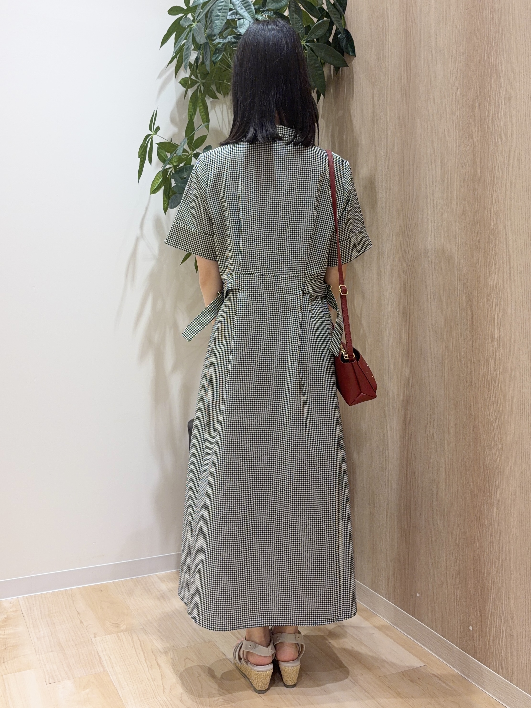 ayaneさんの「grove｜【低身長さんも選べる着丈/UV・シワになりにくいetc】涼やかさも、きちんとも叶うワンピース」を使ったコーディネート