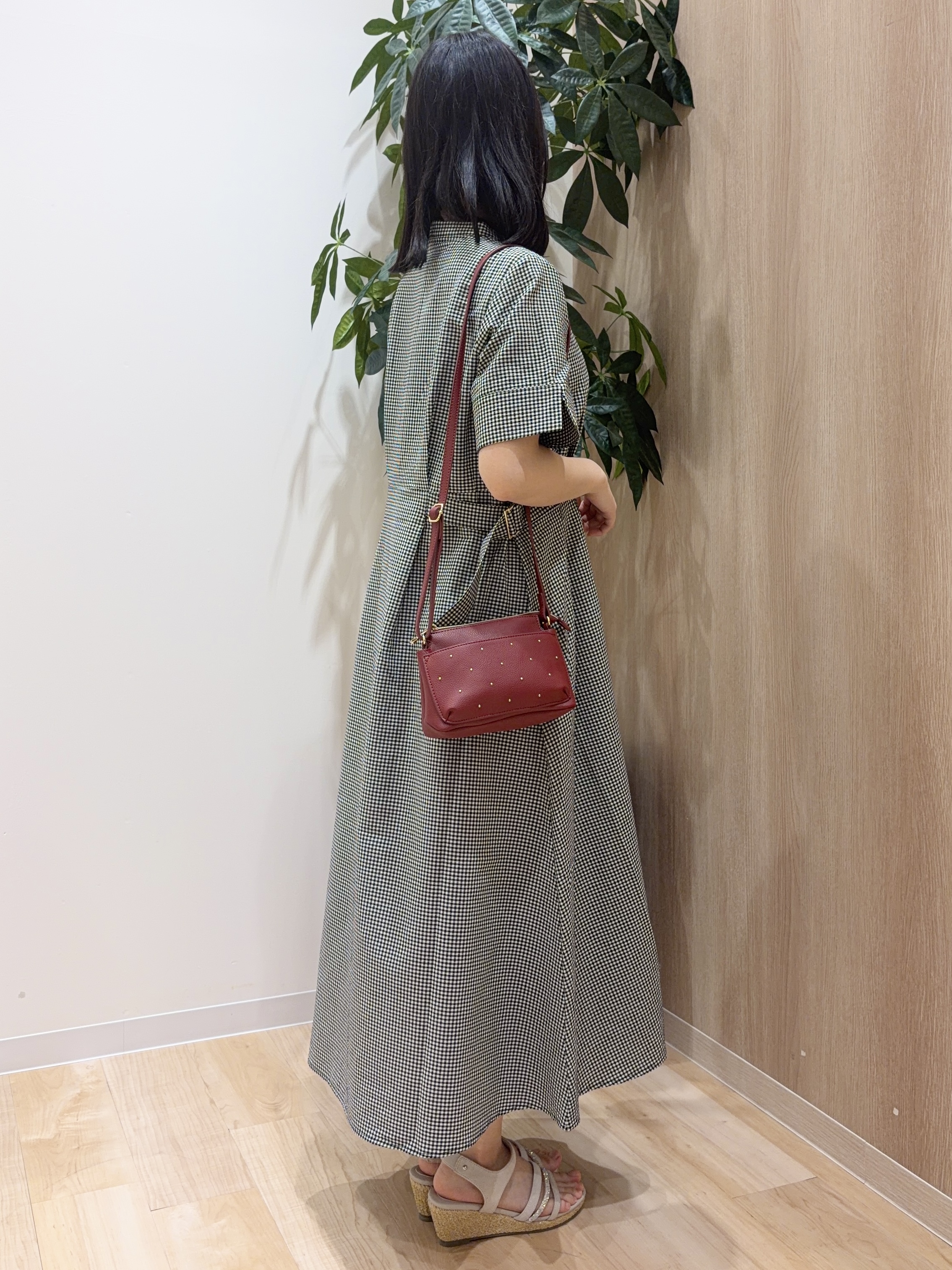 ayaneさんの「grove｜【低身長さんも選べる着丈/UV・シワになりにくいetc】涼やかさも、きちんとも叶うワンピース」を使ったコーディネート