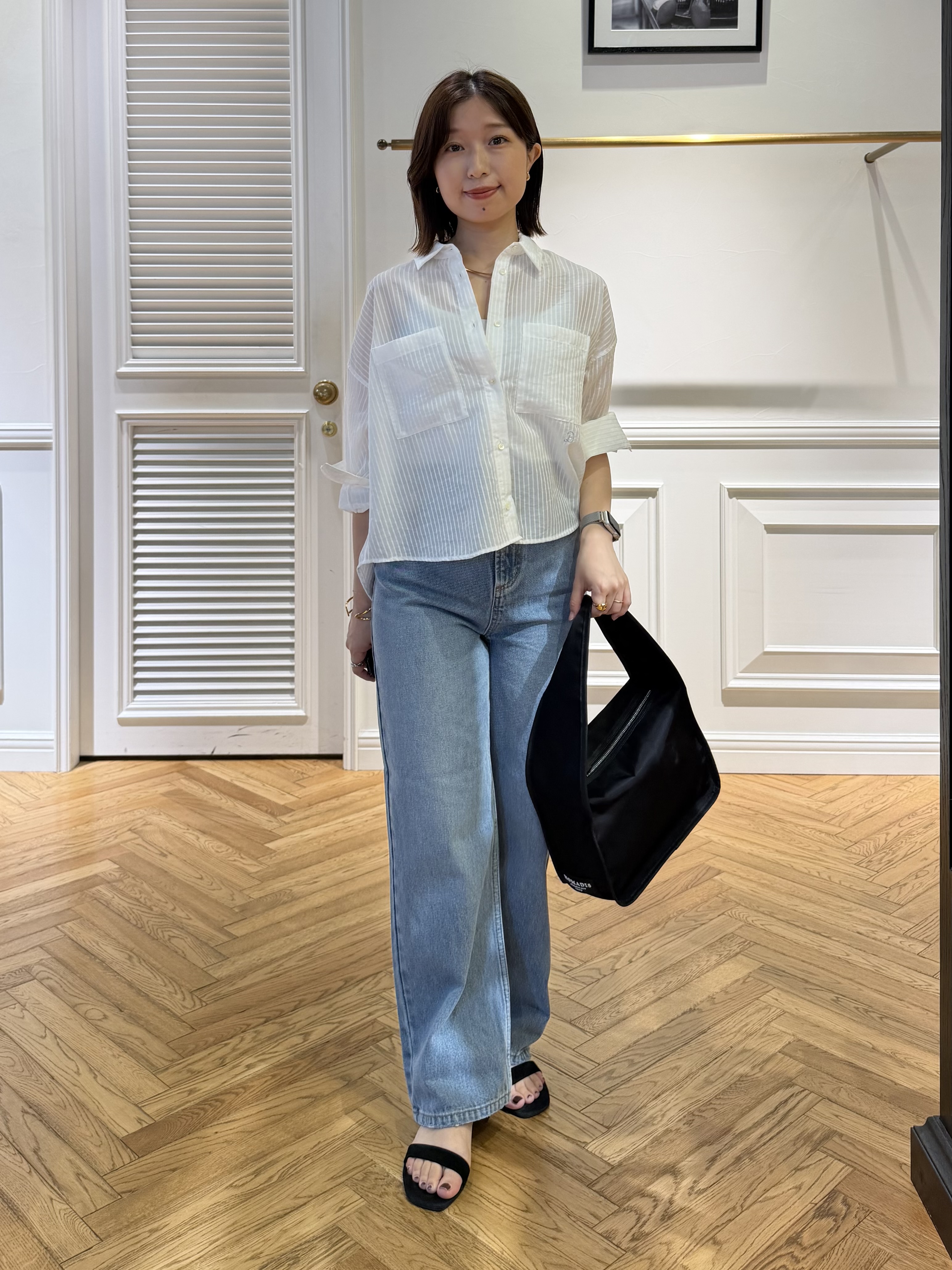 つじ まこさんの「DRESSTERIOR｜シアーストライプクロップドシャツ」を使ったコーディネート
