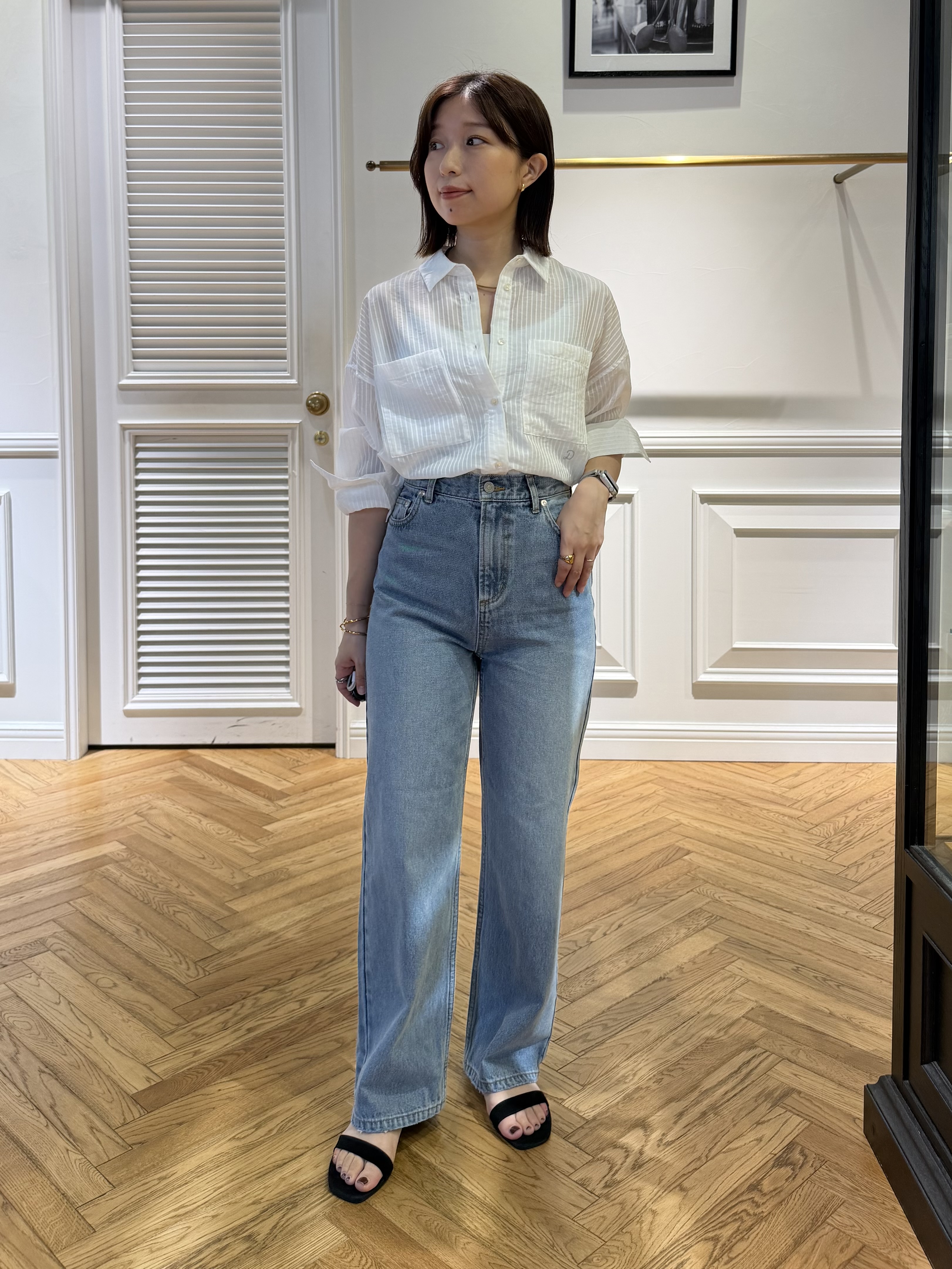つじ まこさんの「DRESSTERIOR｜シアーストライプクロップドシャツ」を使ったコーディネート