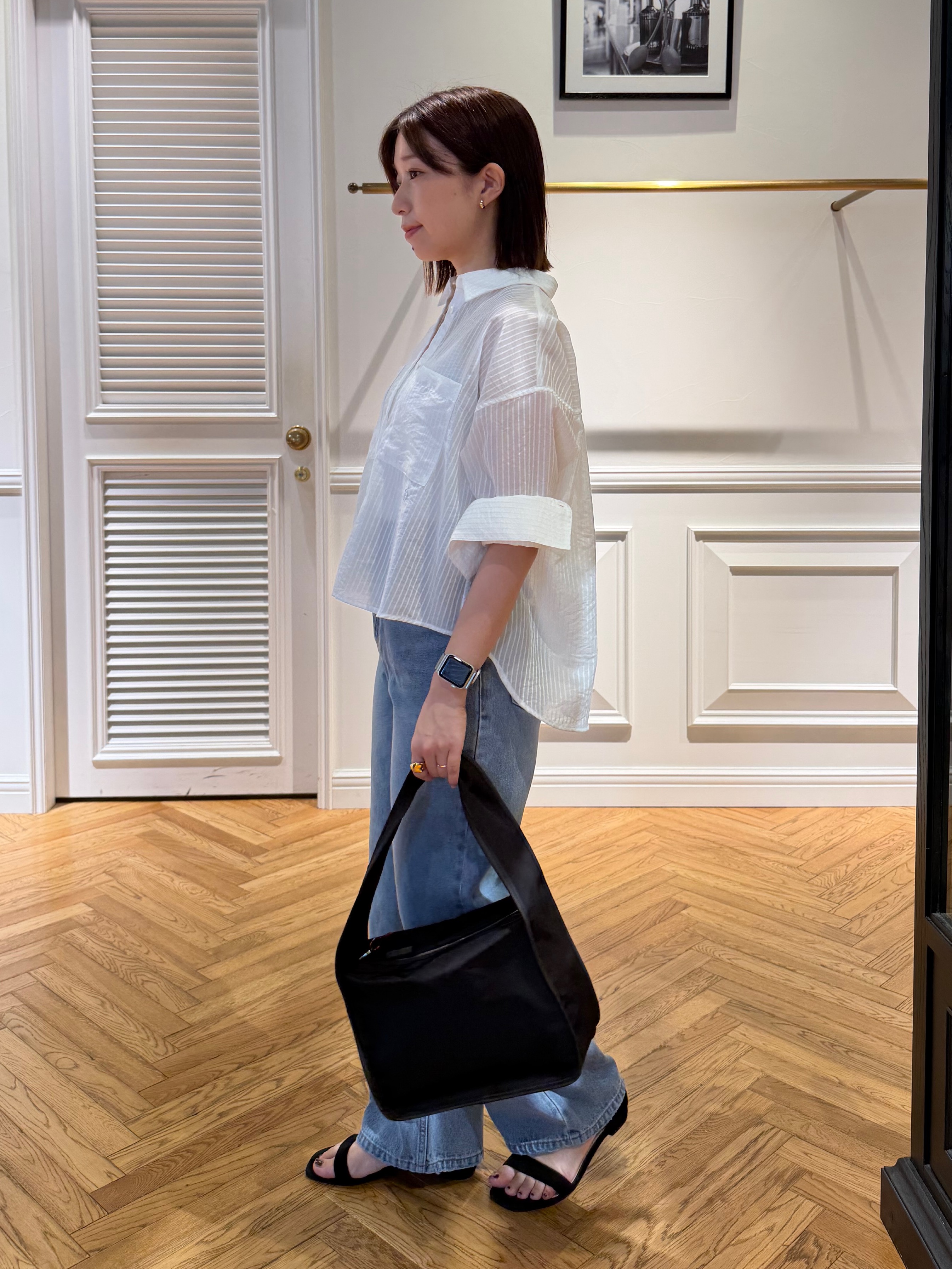 つじ まこさんの「DRESSTERIOR｜シアーストライプクロップドシャツ」を使ったコーディネート