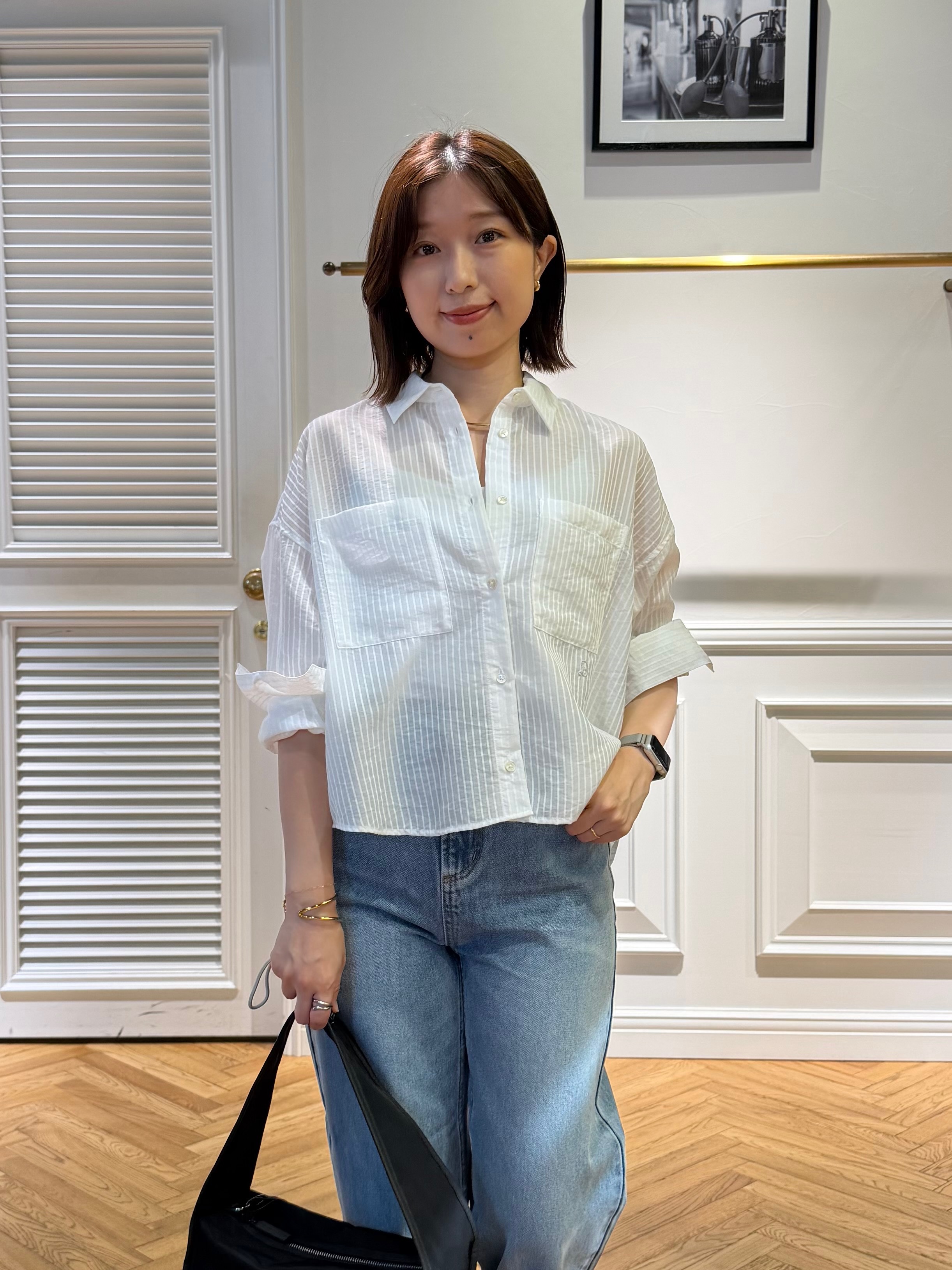 つじ まこさんの「DRESSTERIOR｜シアーストライプクロップドシャツ」を使ったコーディネート
