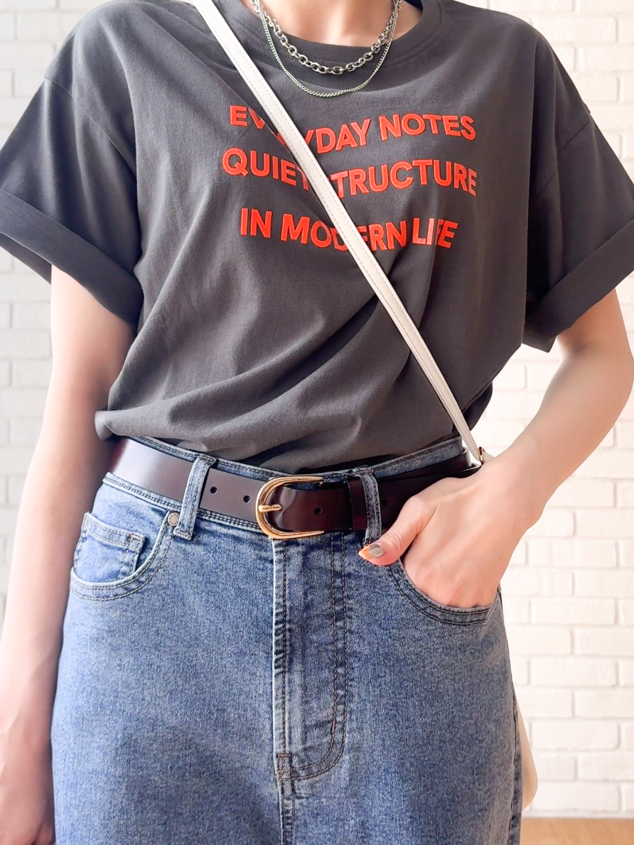 𝐜𝐡𝐢𝐤𝐚さんの「SHOO･LA･RUE｜【S-LL】大人っぽく着られる ジェルロゴプリントTシャツ」を使ったコーディネート