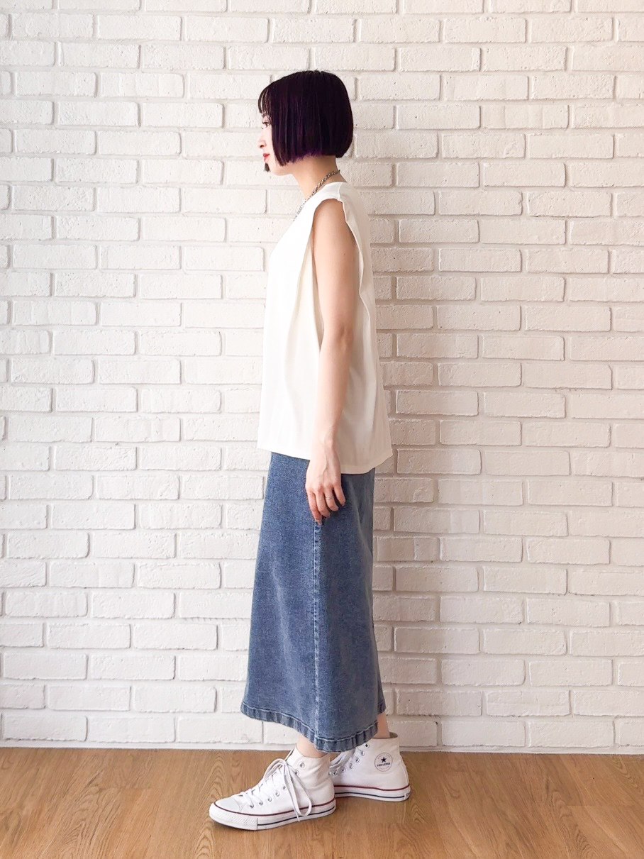 𝐜𝐡𝐢𝐤𝐚さんの「SHOO･LA･RUE｜【UVカット/接触冷感】上品に涼し気 とろみタックノースリーブトップス」を使ったコーディネート