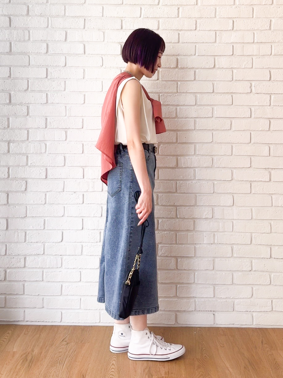 𝐜𝐡𝐢𝐤𝐚さんの「SHOO･LA･RUE｜【UVカット/接触冷感】上品に涼し気 とろみタックノースリーブトップス」を使ったコーディネート