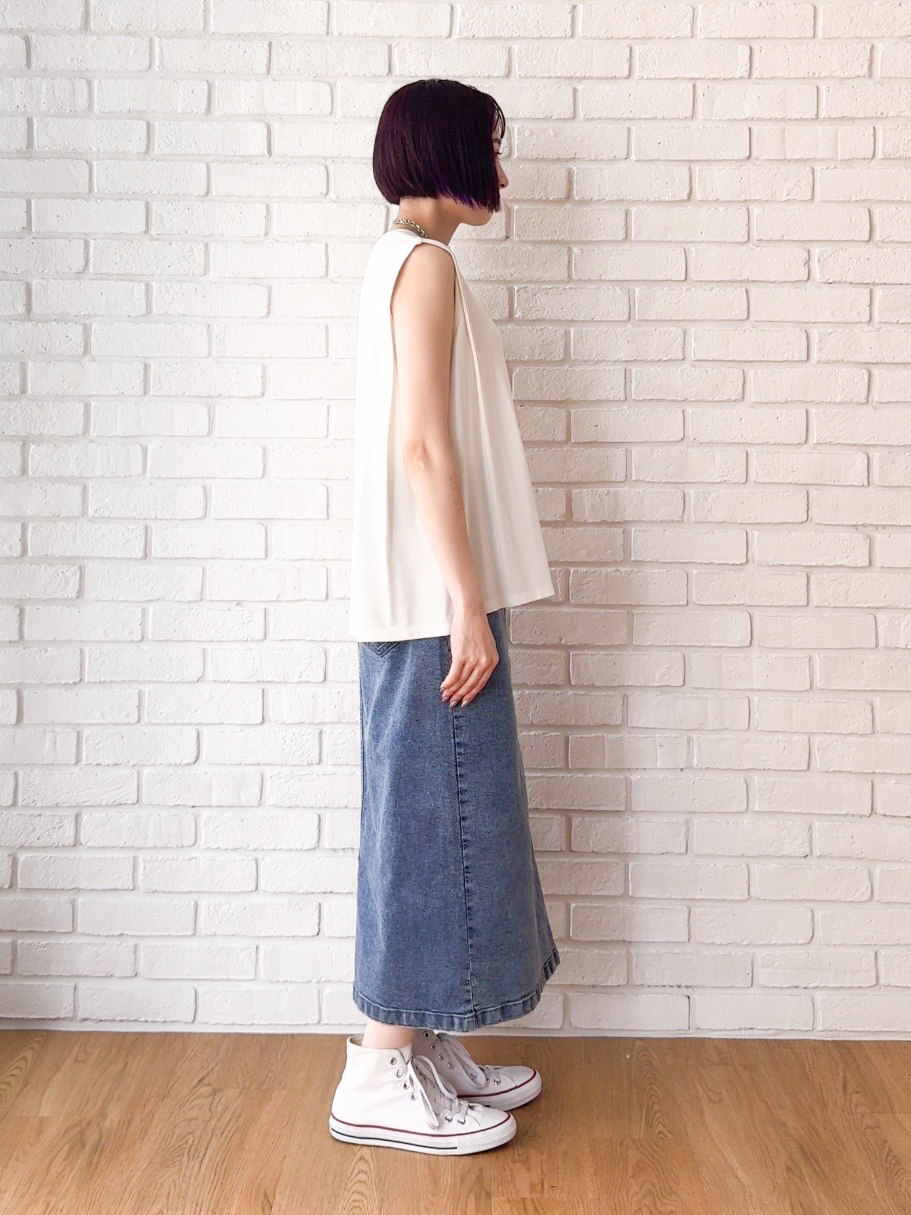 𝐜𝐡𝐢𝐤𝐚さんの「SHOO･LA･RUE｜【UVカット/接触冷感】上品に涼し気 とろみタックノースリーブトップス」を使ったコーディネート