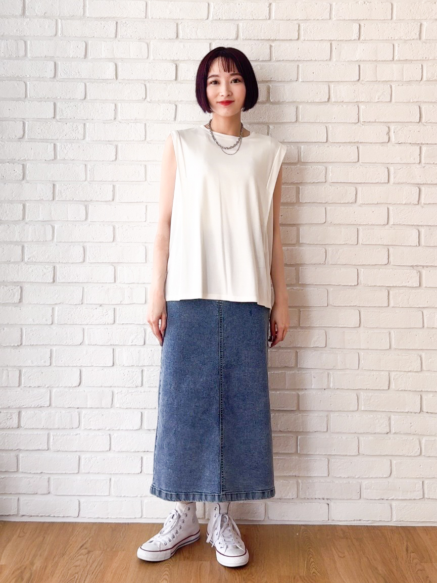 𝐜𝐡𝐢𝐤𝐚さんの「SHOO･LA･RUE｜【UVカット/接触冷感】上品に涼し気 とろみタックノースリーブトップス」を使ったコーディネート