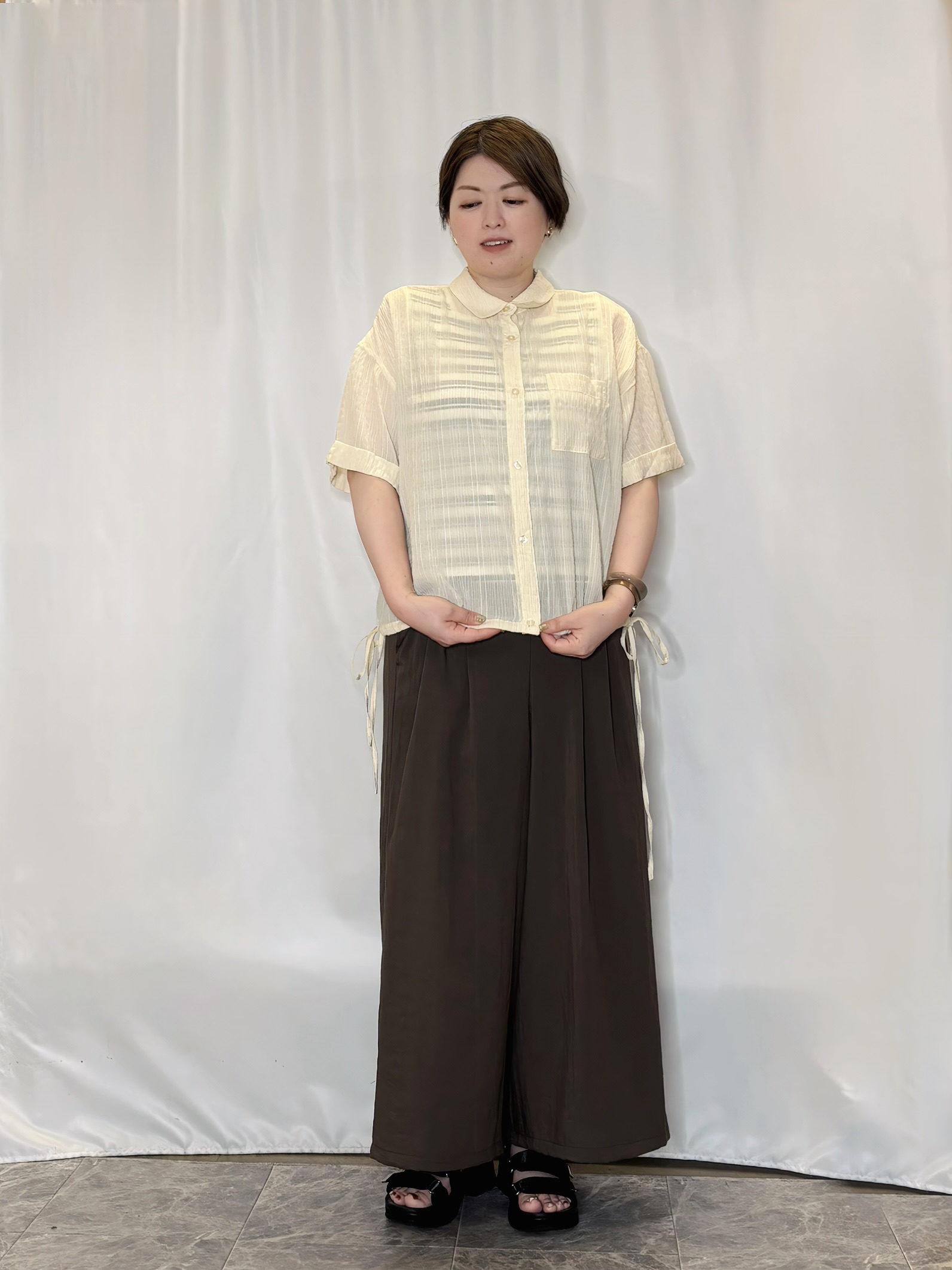 たみさんの「SHOO･LA･RUE｜【S-LL/洗濯機可/体型カバー】さらさら シャーリングシフォン 裾ドロストシャツ」を使ったコーディネート