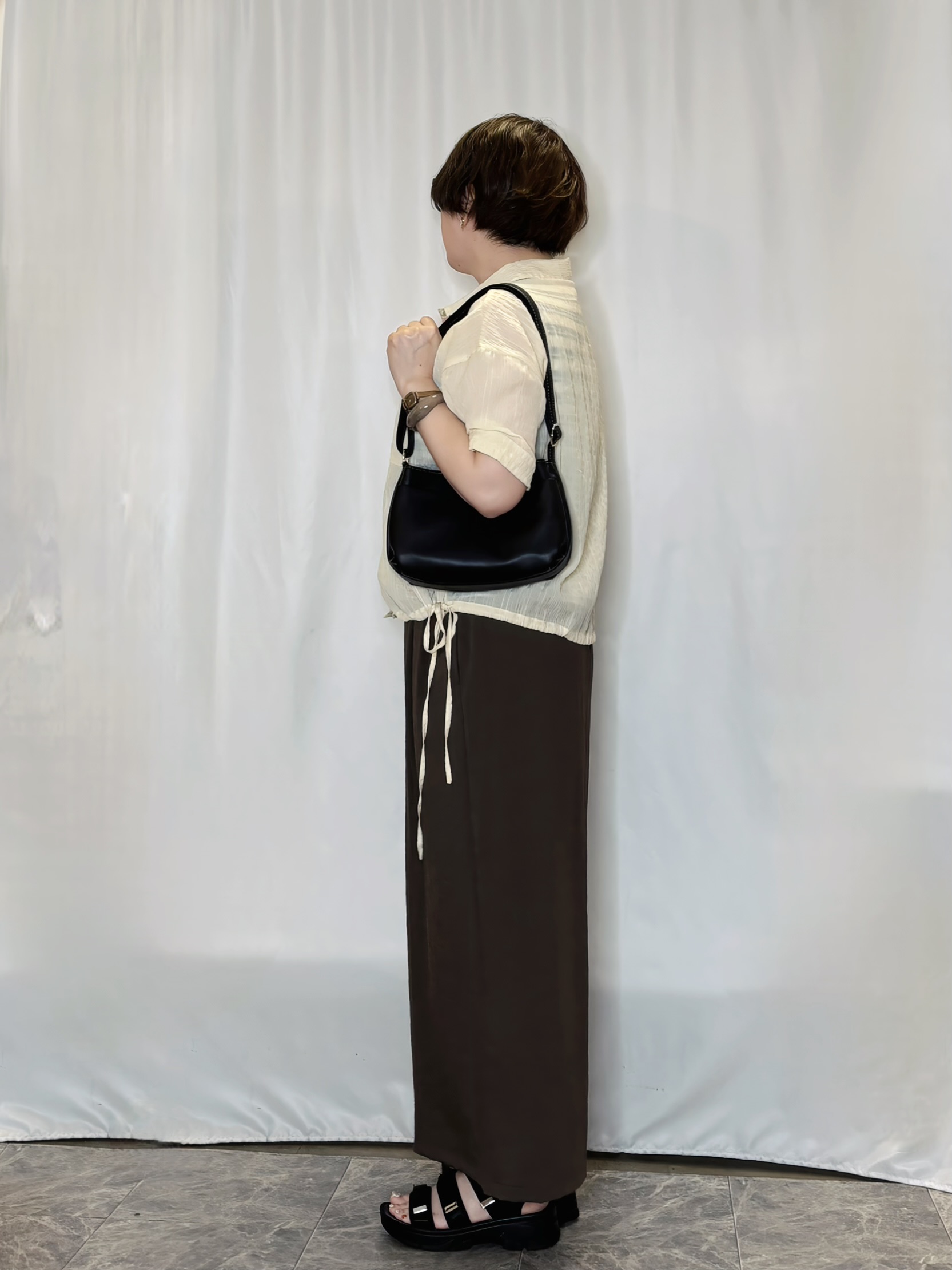 たみさんの「SHOO･LA･RUE｜【S-LL/洗濯機可/体型カバー】さらさら シャーリングシフォン 裾ドロストシャツ」を使ったコーディネート