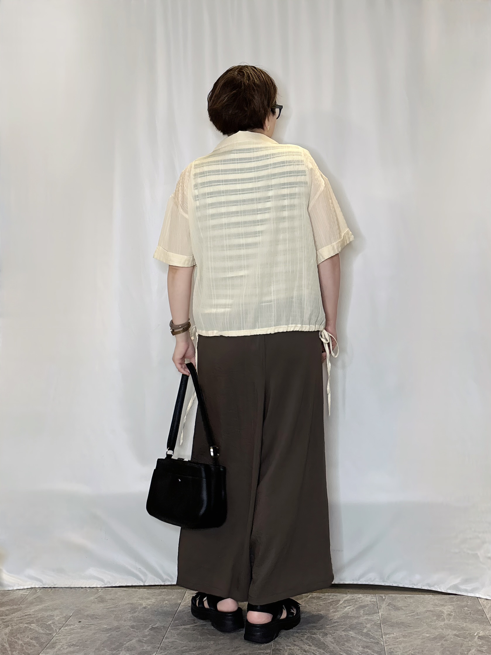 たみさんの「SHOO･LA･RUE｜【S-LL/洗濯機可/体型カバー】さらさら シャーリングシフォン 裾ドロストシャツ」を使ったコーディネート