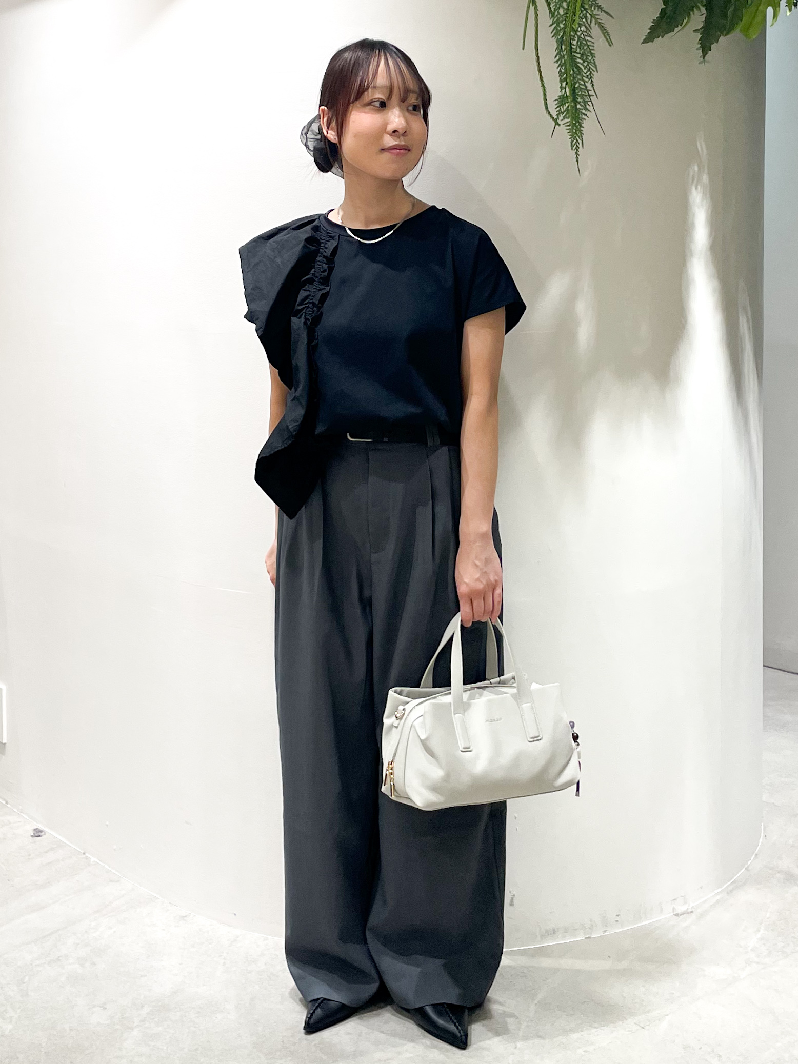 mikiさんの「OPAQUE.CLIP｜【UVケア／接触冷感】アシメフリルドッキングカットソー《洗濯機OK》」を使ったコーディネート