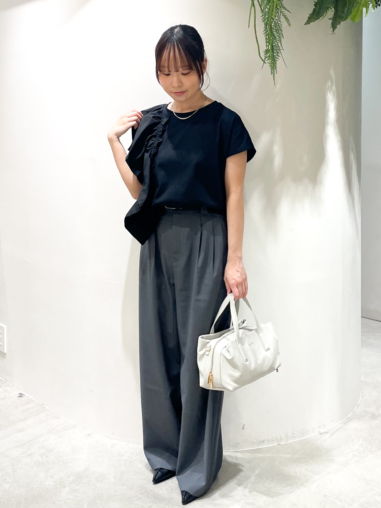 mikiさんの「OPAQUE.CLIP｜【UVケア／接触冷感】アシメフリルドッキングカットソー《洗濯機OK》」を使ったコーディネート