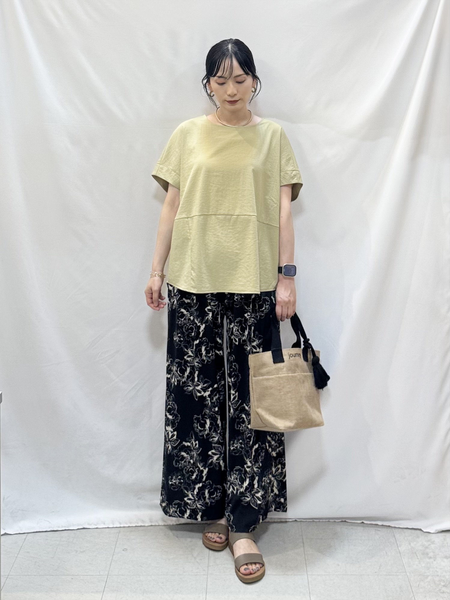 𝐇𝐢𝐫𝐨𝐦𝐢さんの「SHOO･LA･RUE｜【洗濯機可/セットアップ可】軽凛(かろりん) シンプル上品 ひんやり切替コクーントップス」を使ったコーディネート